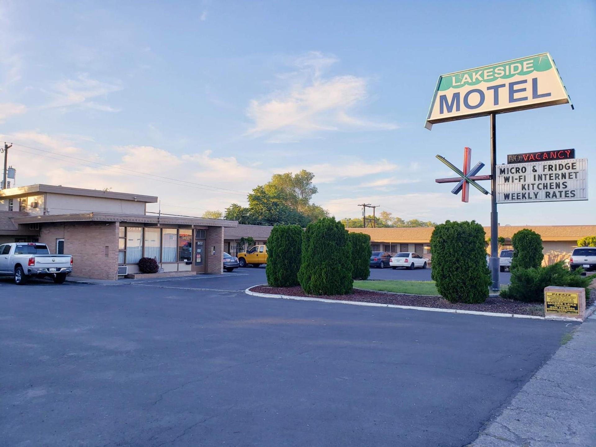 Lakeside Motel photo 20