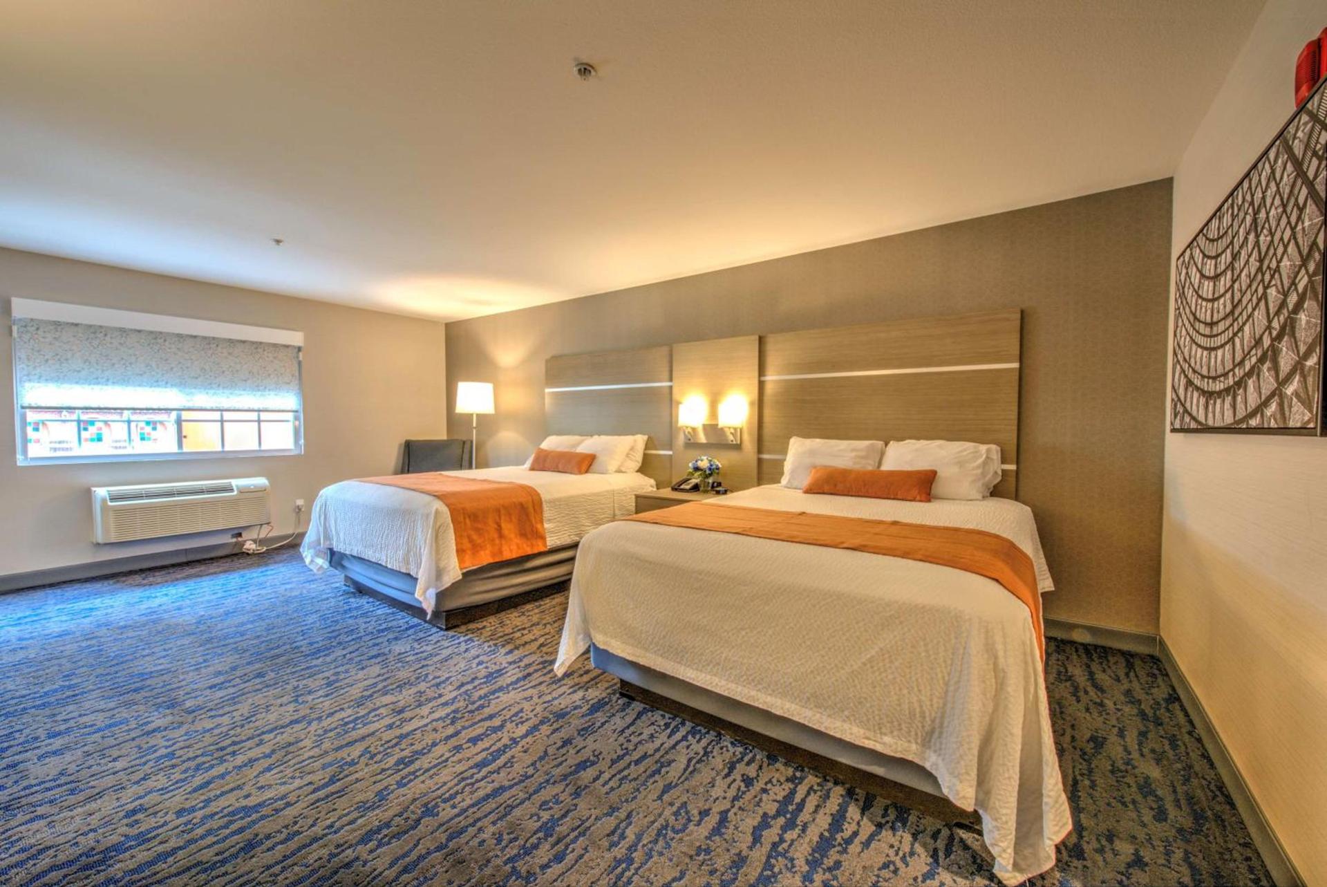 Best Western Plus Media Center Inn & Suites photo 10