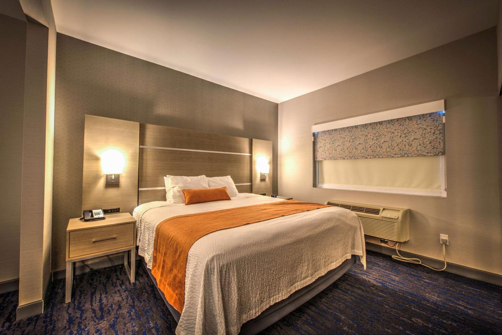Best Western Plus Media Center Inn & Suites photo 21