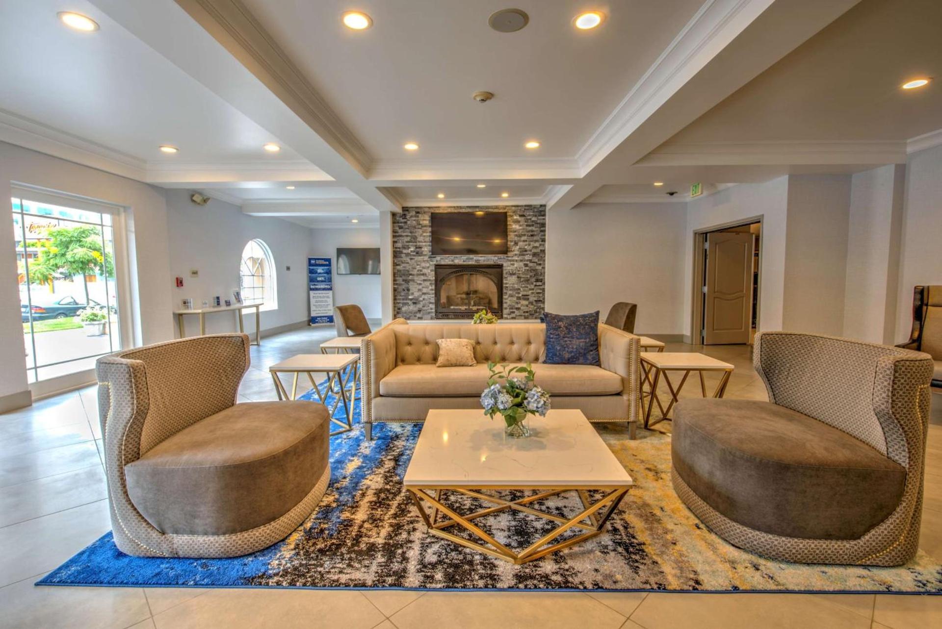 Best Western Plus Media Center Inn & Suites photo 2
