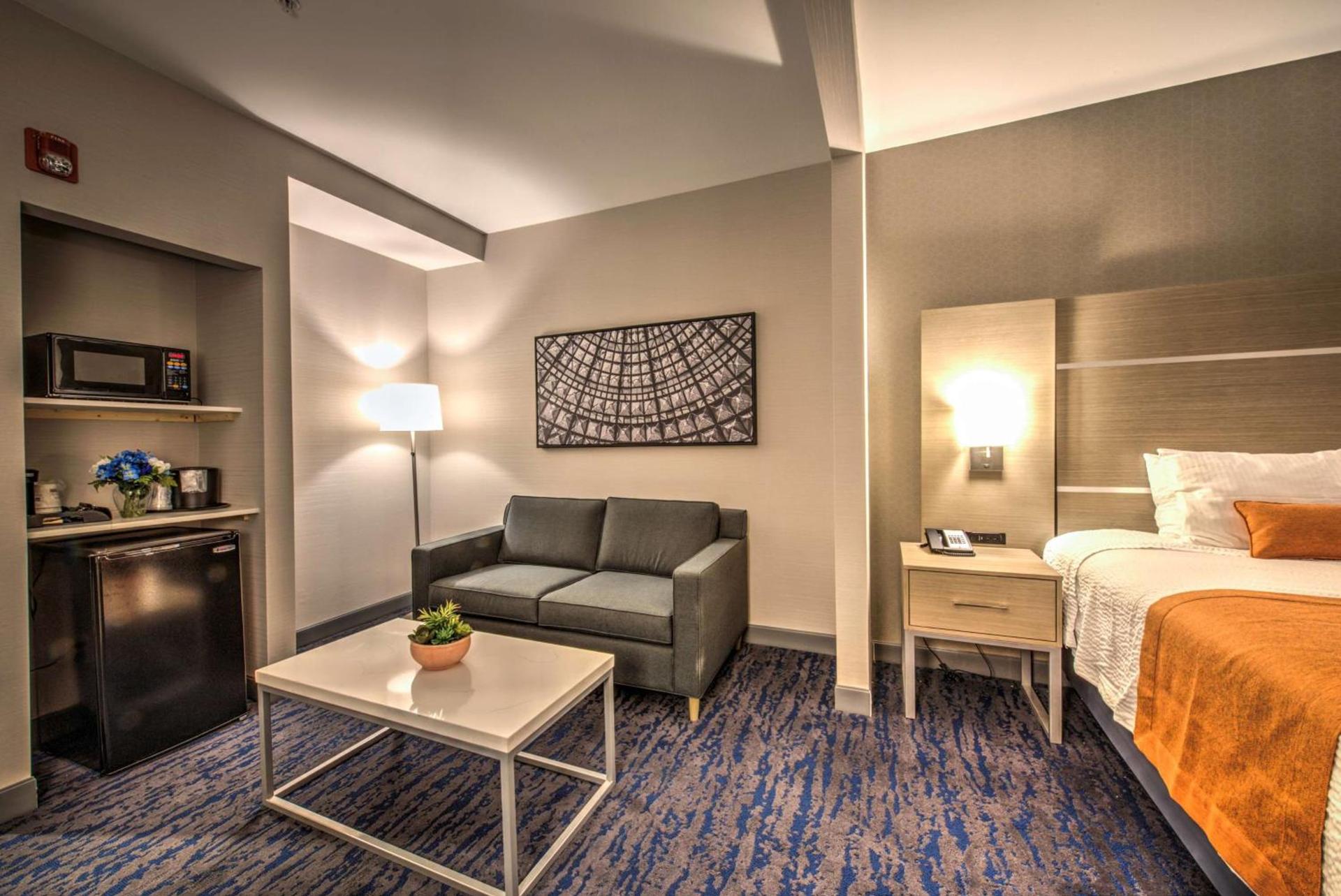 Best Western Plus Media Center Inn & Suites photo 17