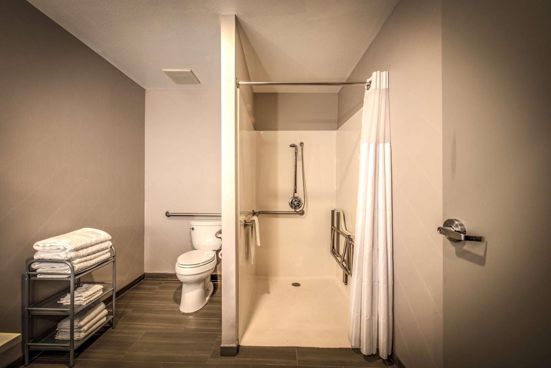 Best Western Plus Media Center Inn & Suites photo 15