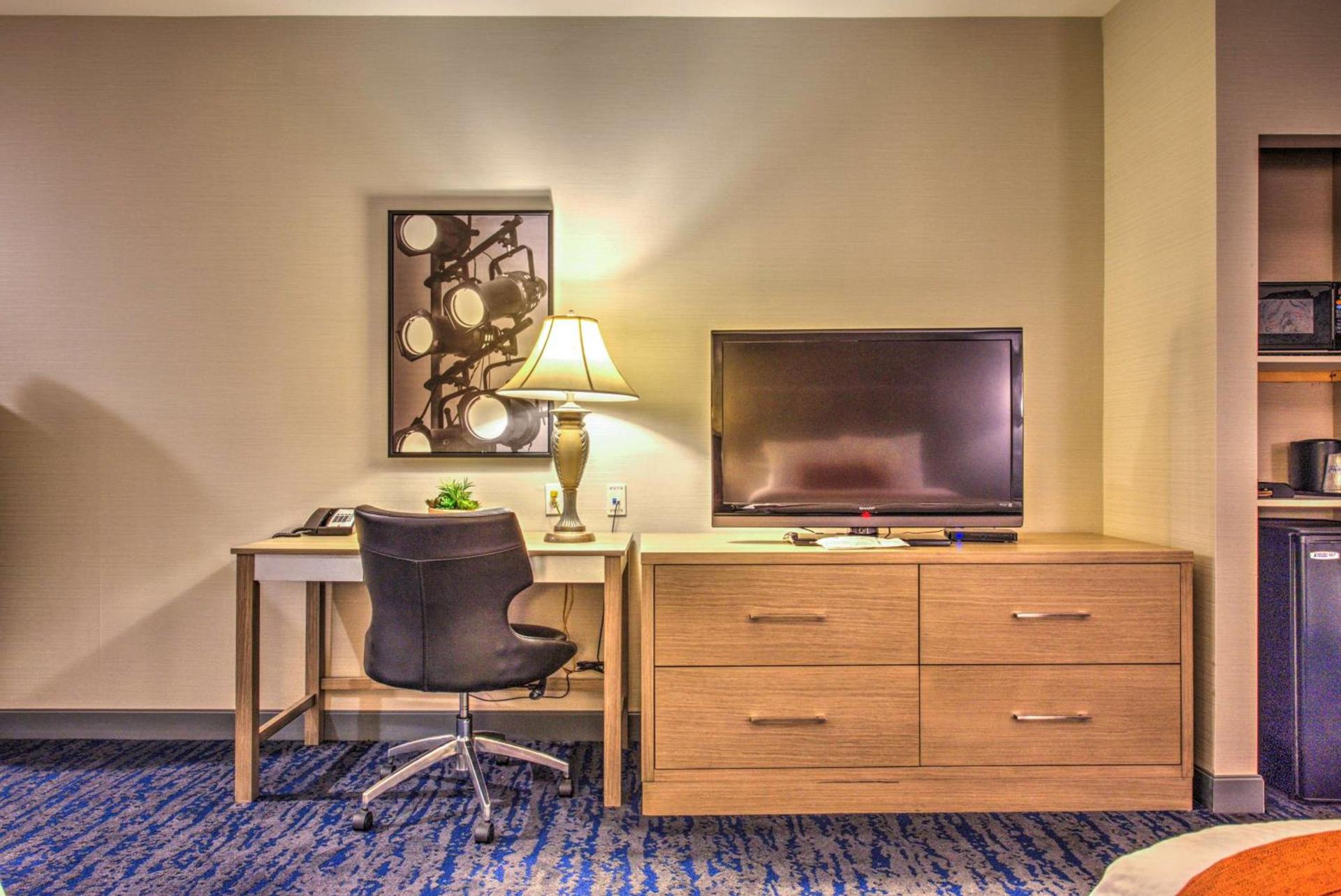 Best Western Plus Media Center Inn & Suites photo 35