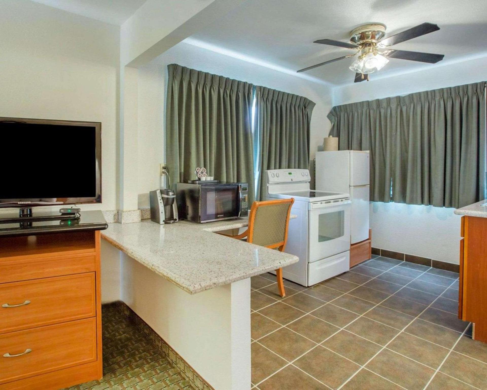 Rodeway Inn Newport photo 16