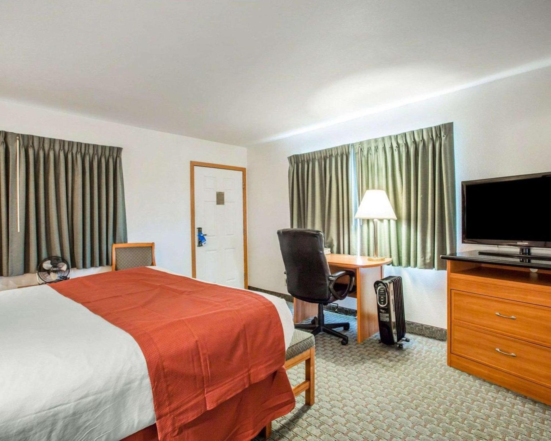 Rodeway Inn Newport photo 17