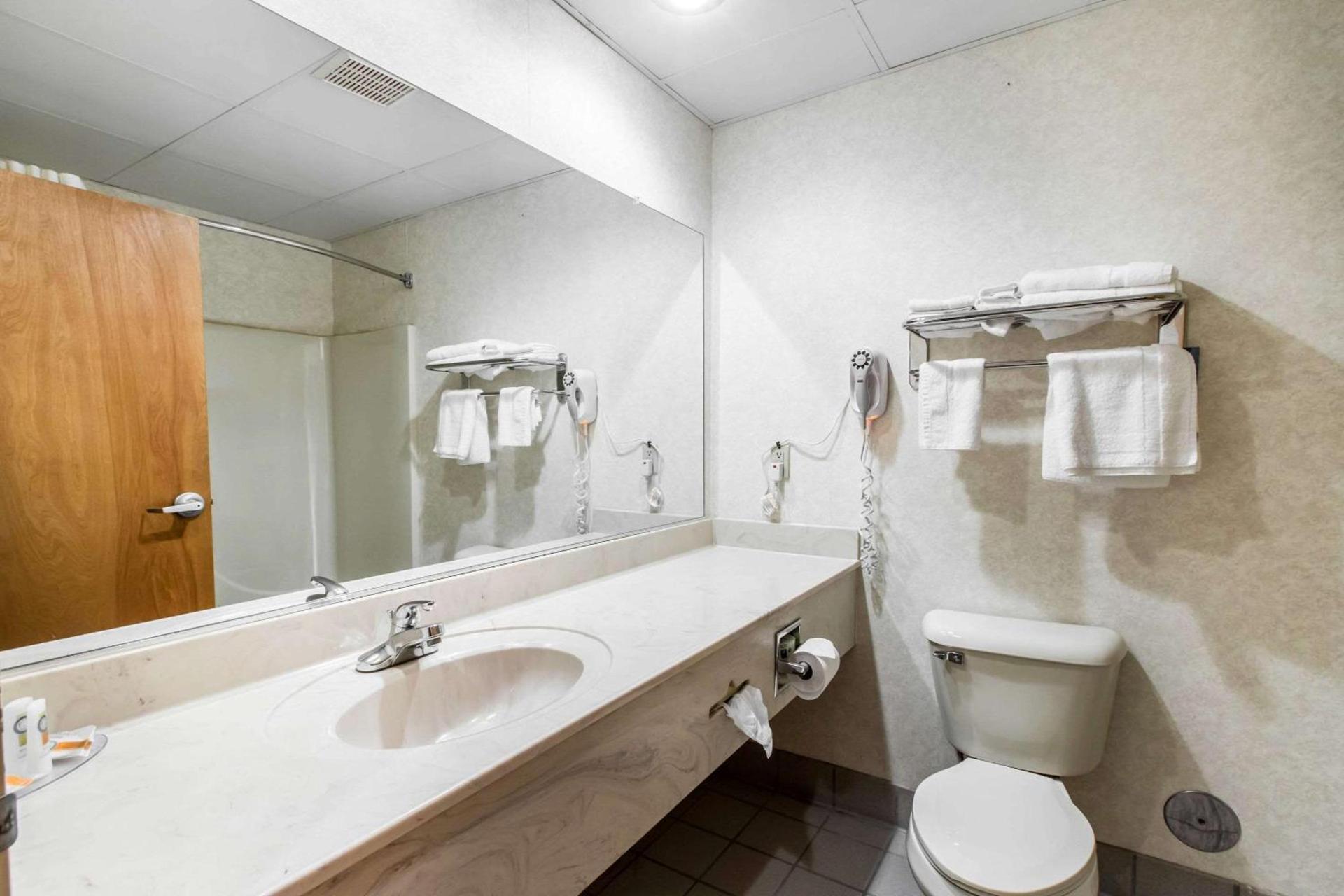 Quality Inn Clinton-Knoxville North photo 14