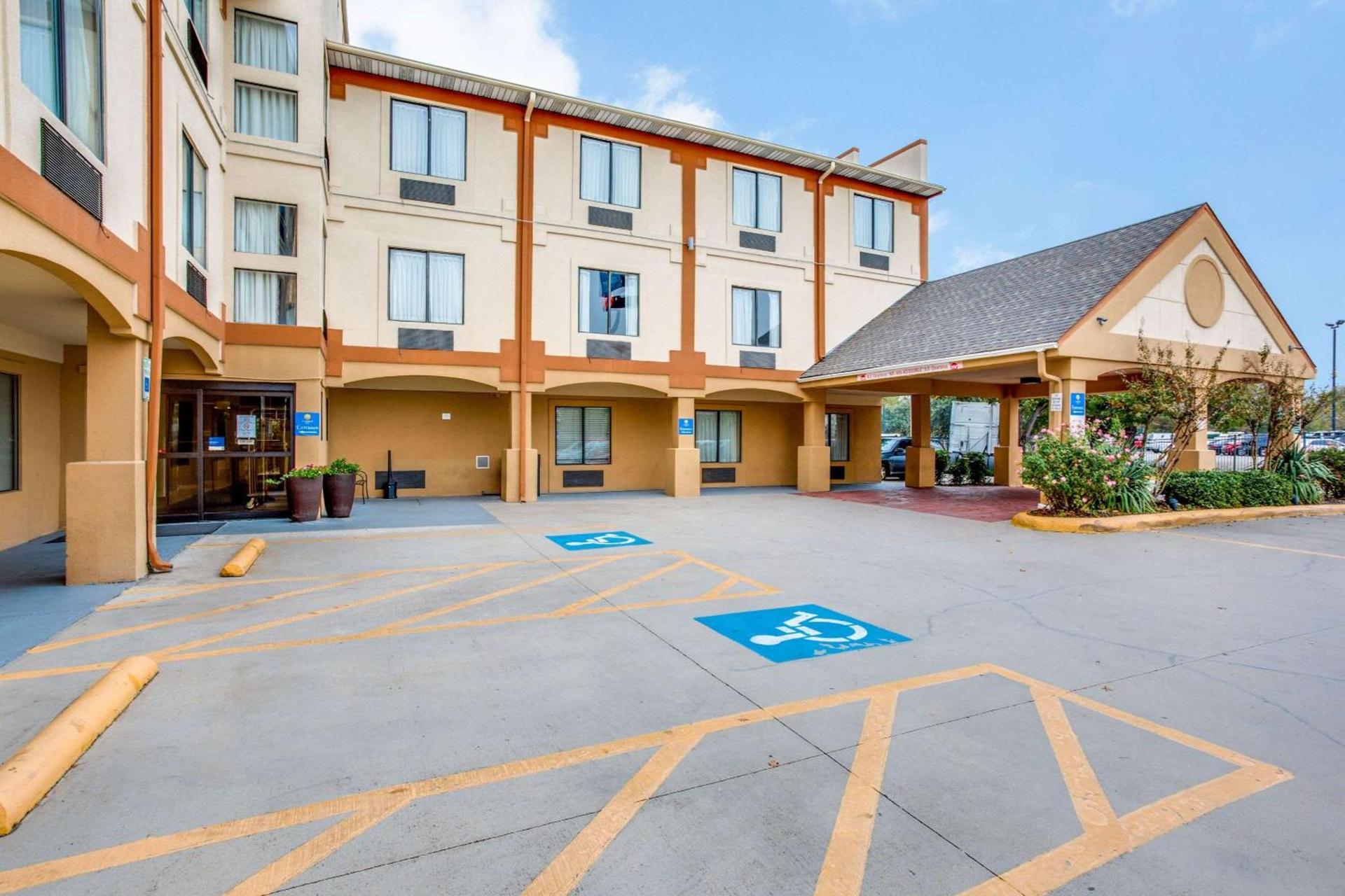 Comfort Inn & Suites Love Field-Dallas Market Center photo 25