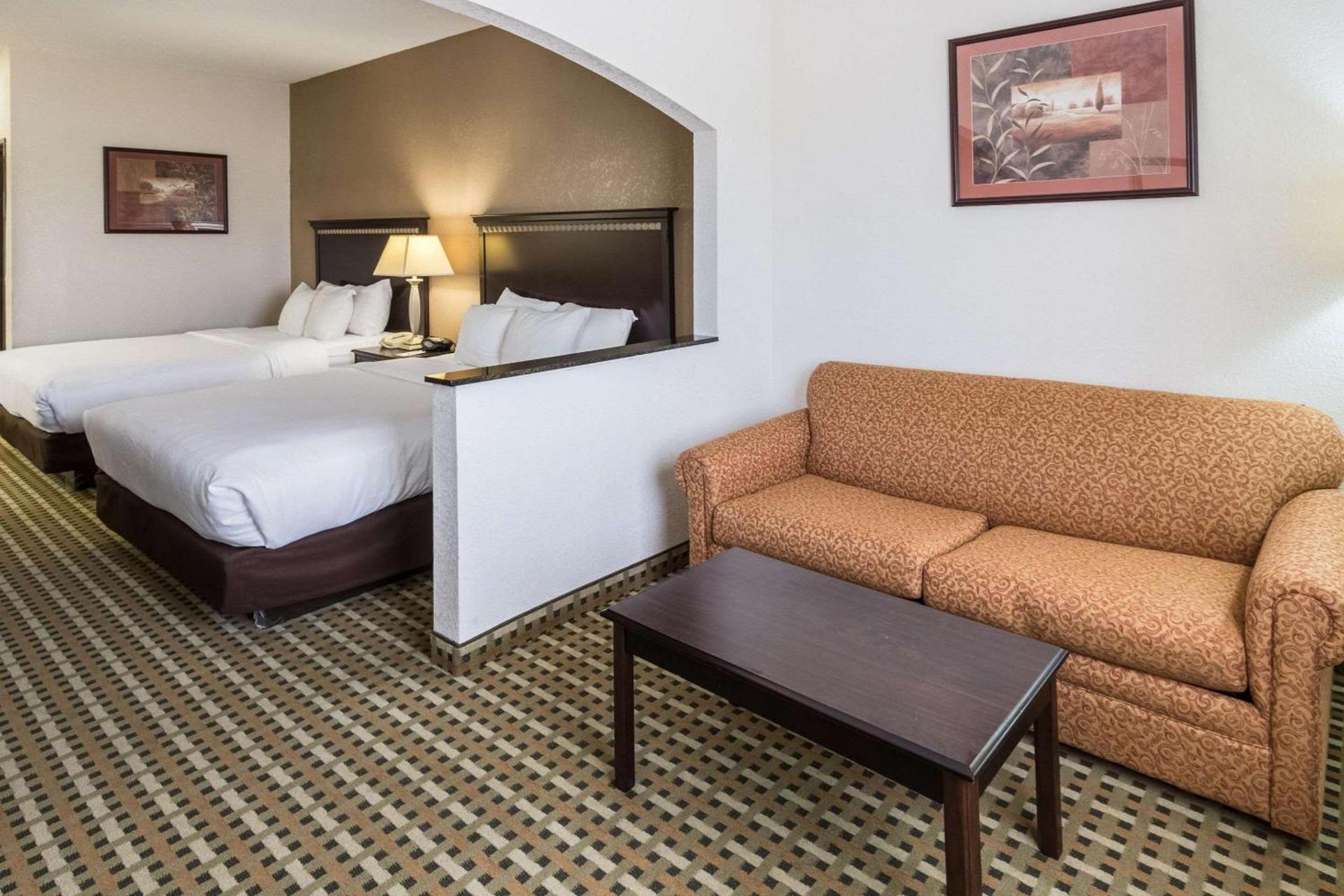 Quality Suites Burleson - Ft Worth photo 9