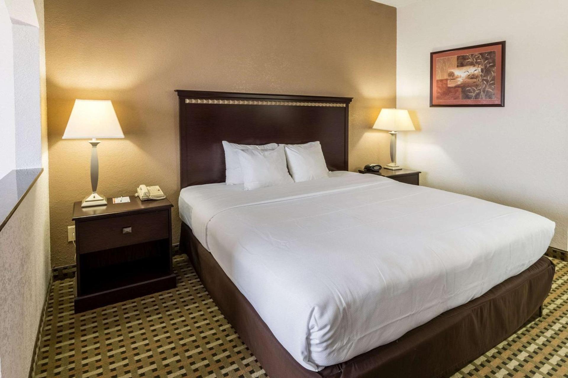 Quality Suites Burleson - Ft Worth photo 16