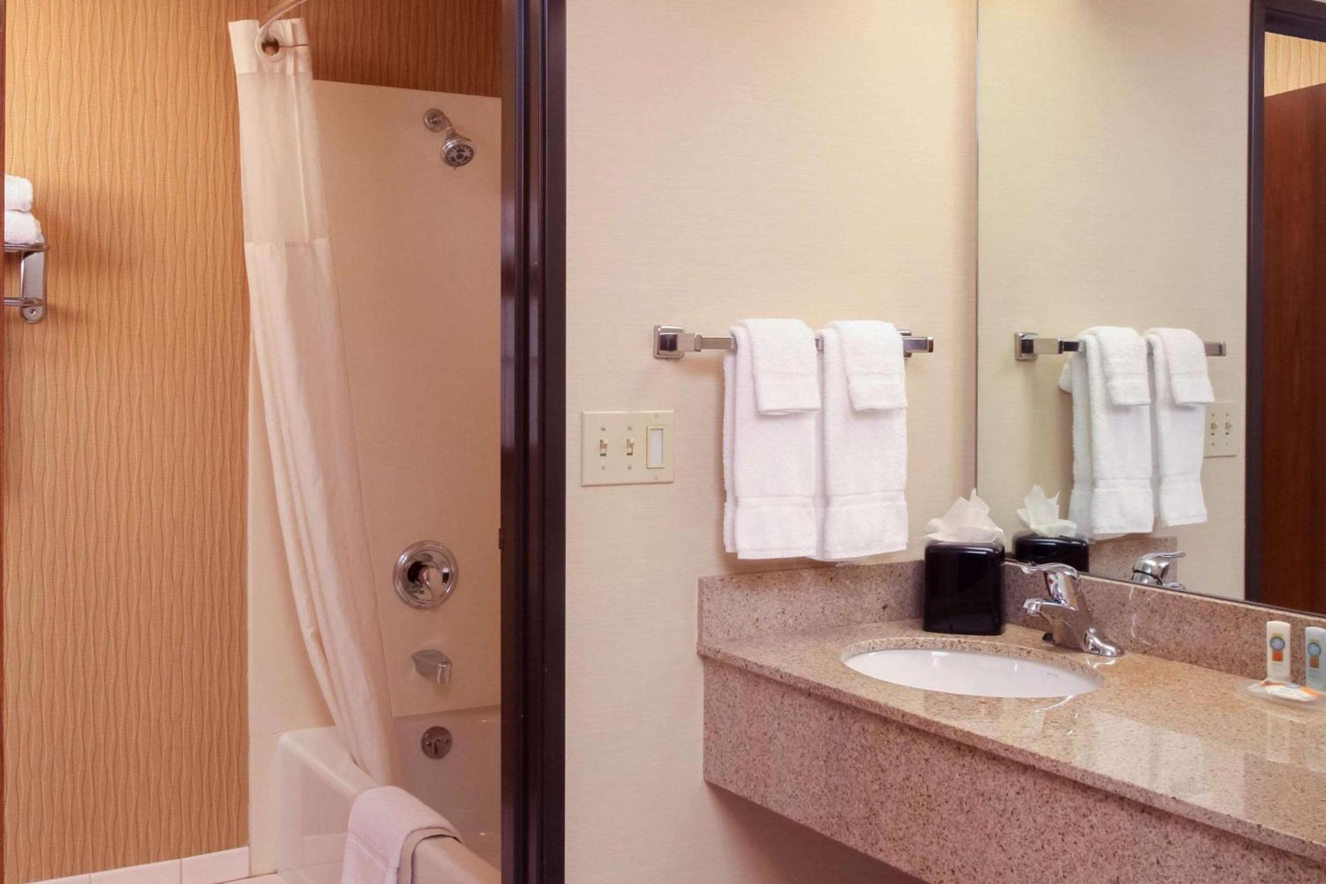 Quality Inn Oakwood photo 11