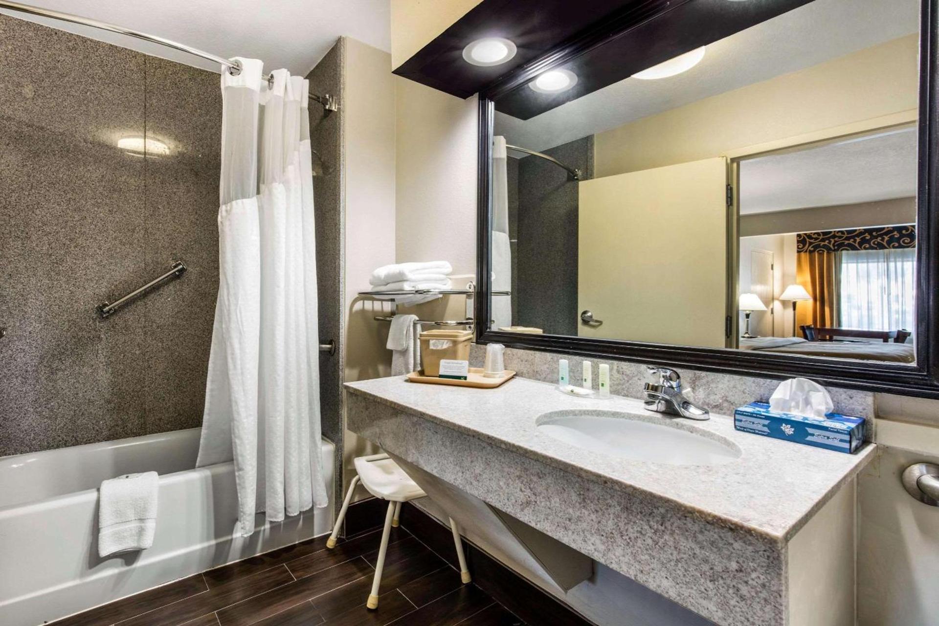 Quality Inn Memphis Airport photo 5