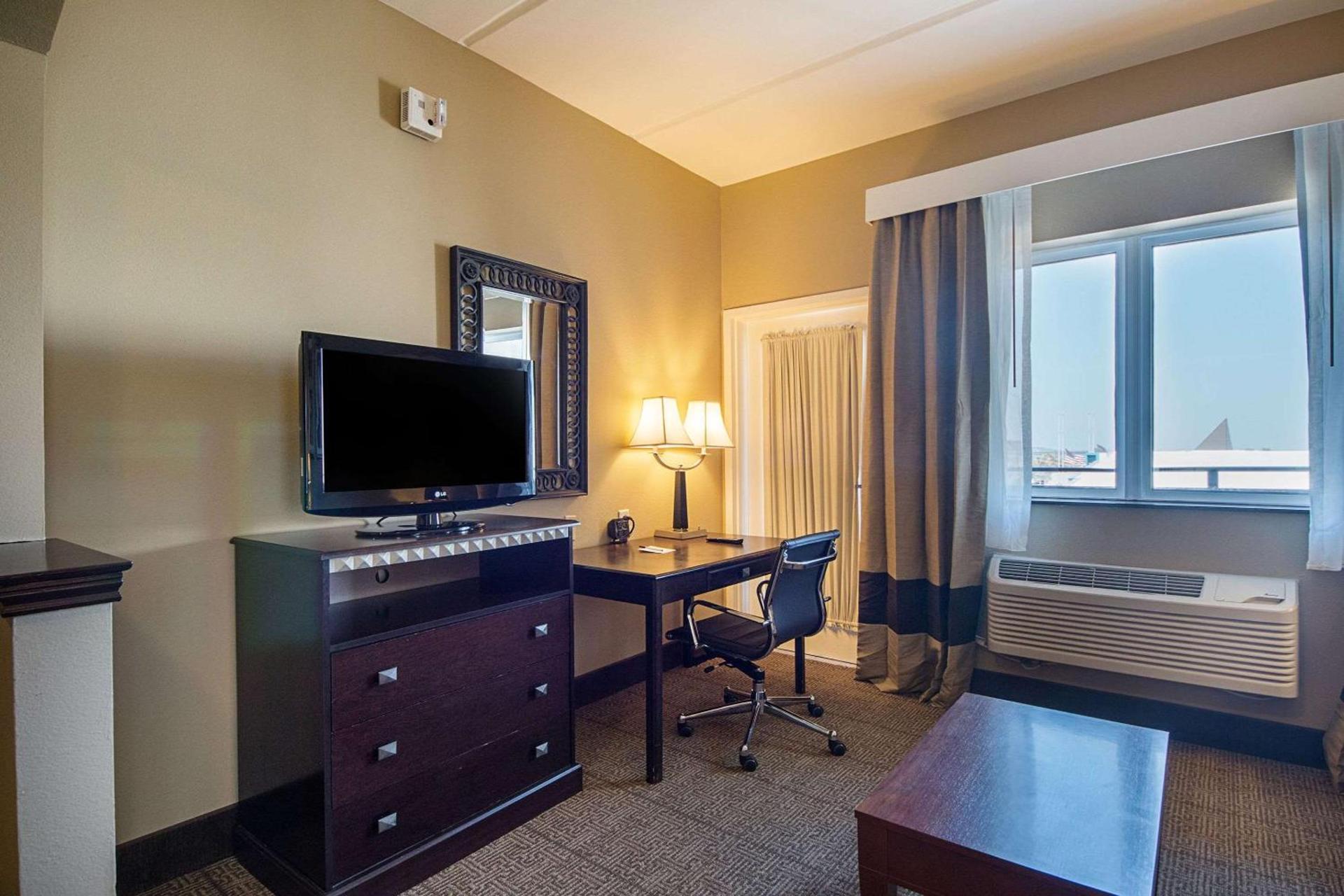 Comfort Suites Beachside photo 14