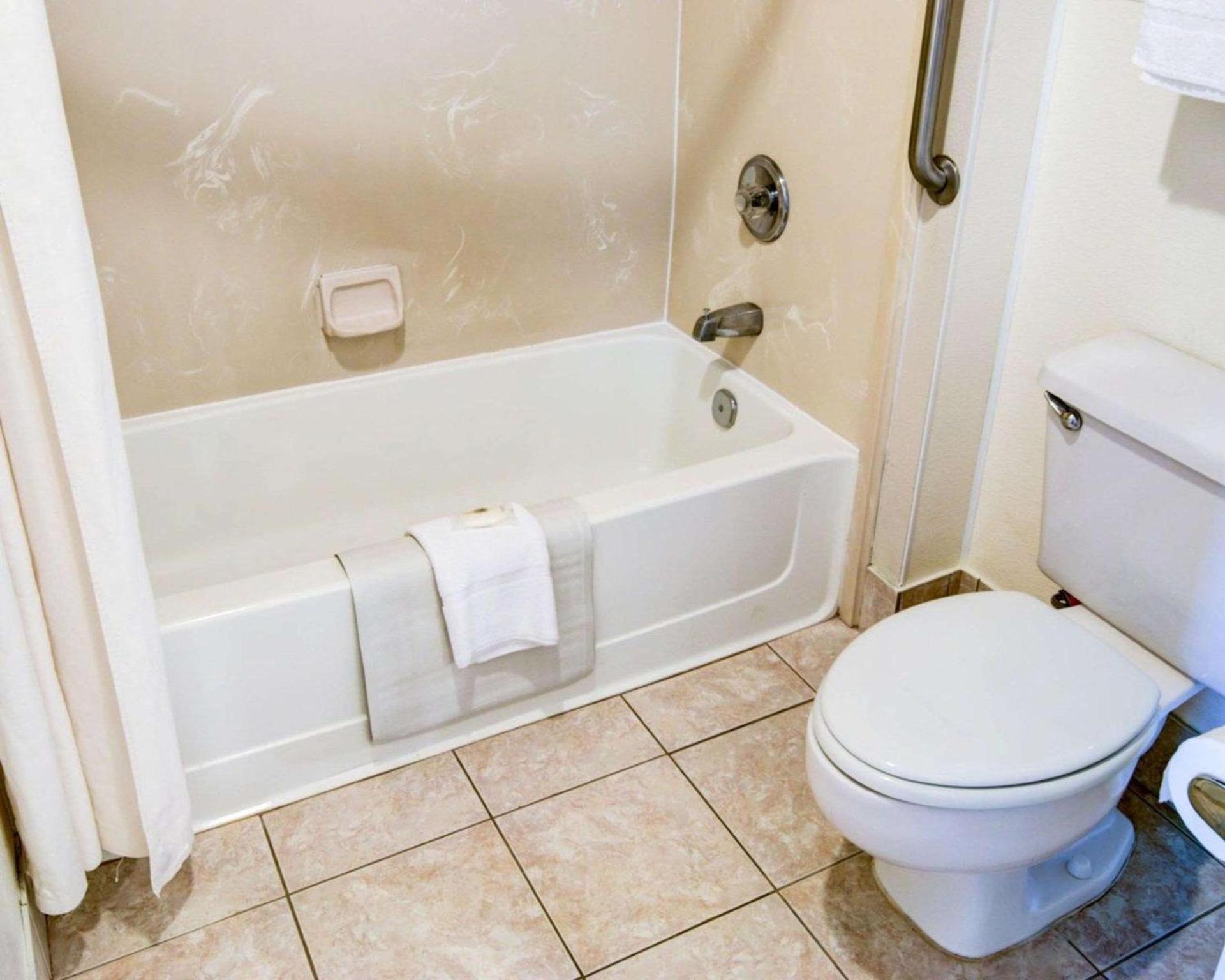 Comfort Inn Redding Near I-5 photo 11