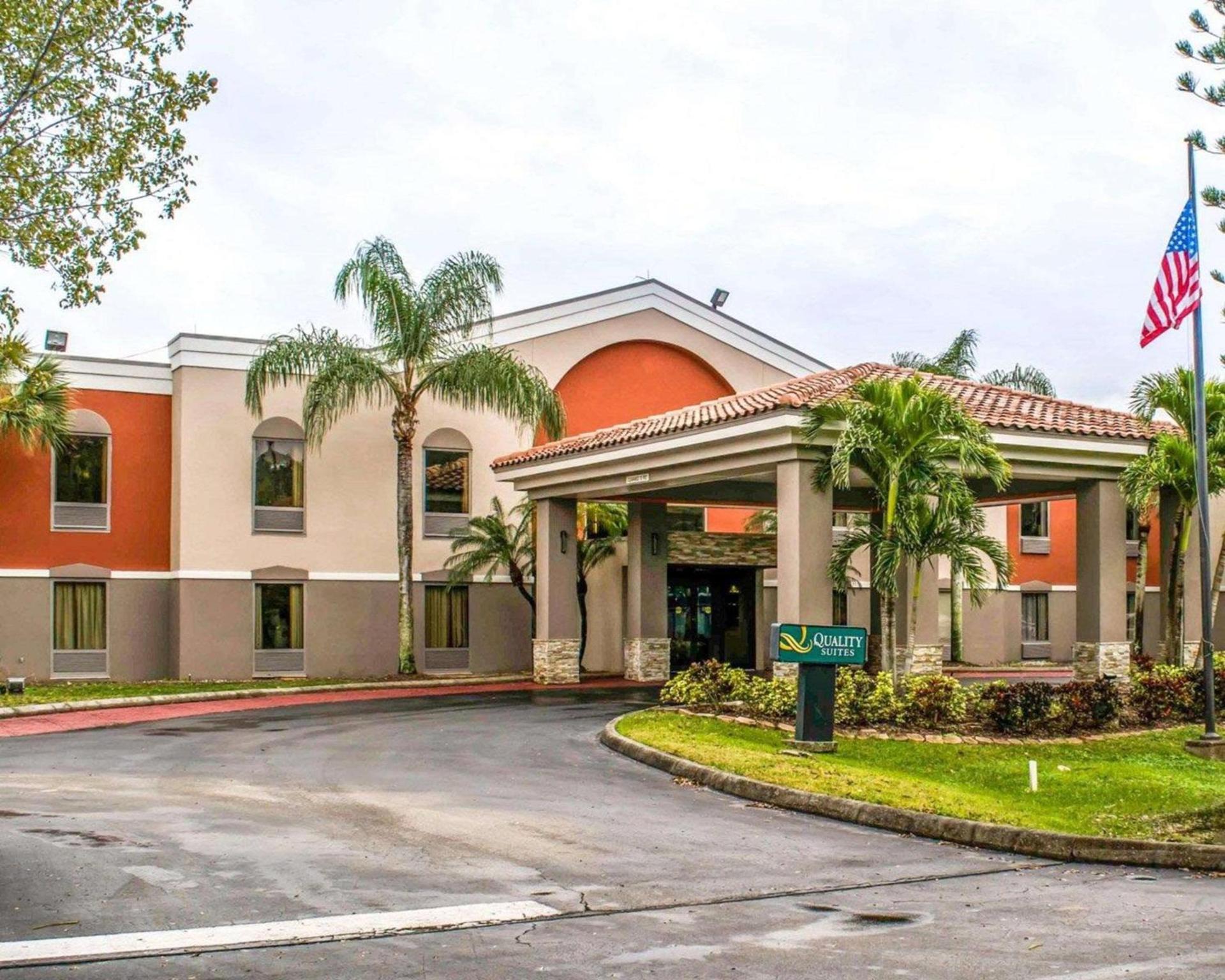 Quality Suites Fort Myers I-75 photo 3