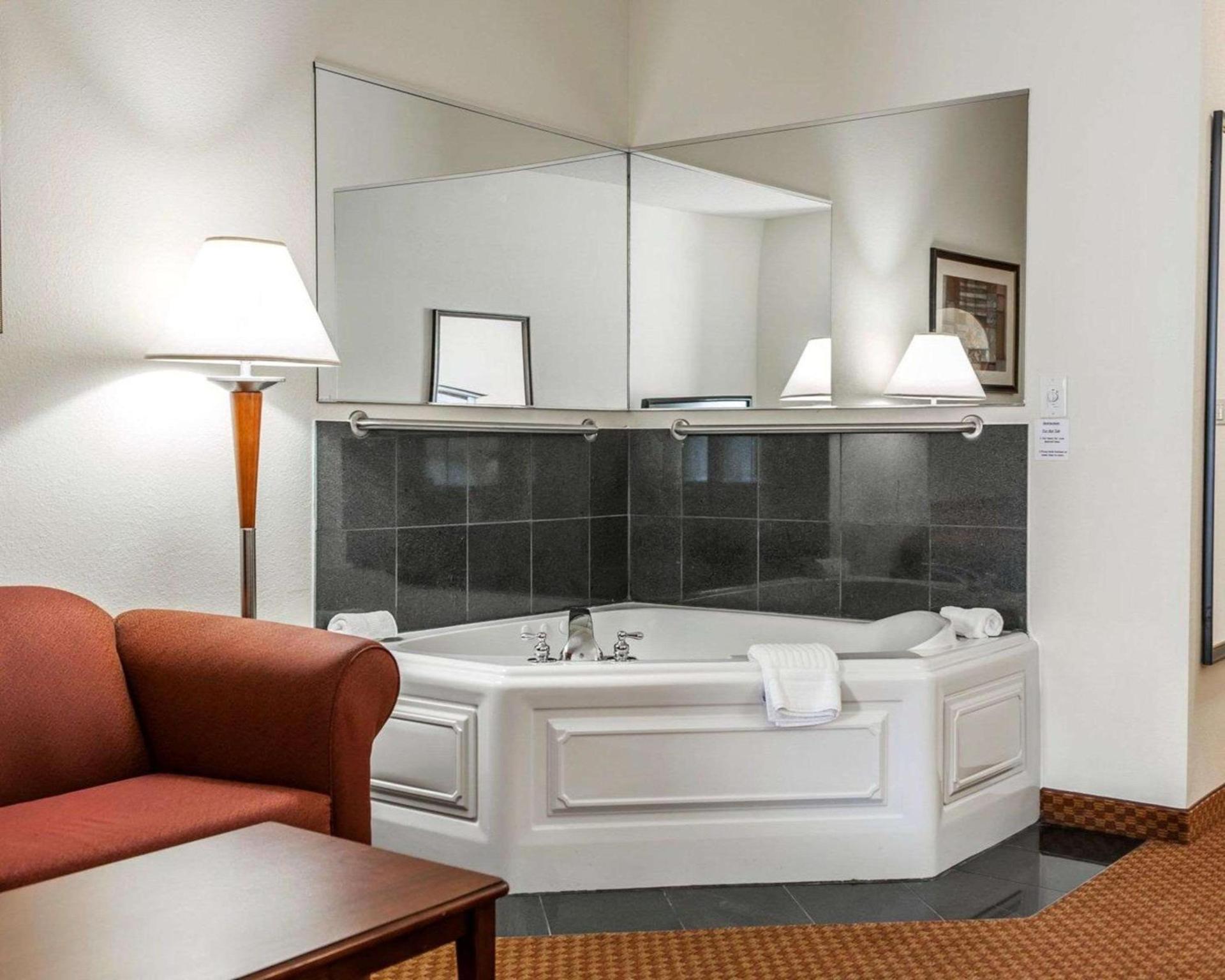 Comfort Suites near Indianapolis Airport photo 12