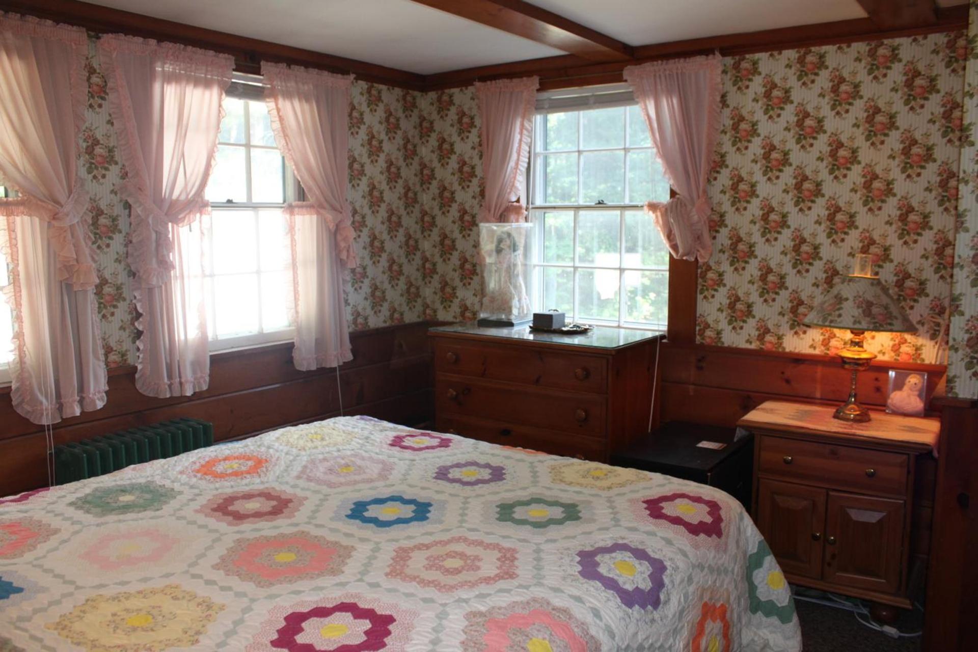 White Trellis Motel photo 19