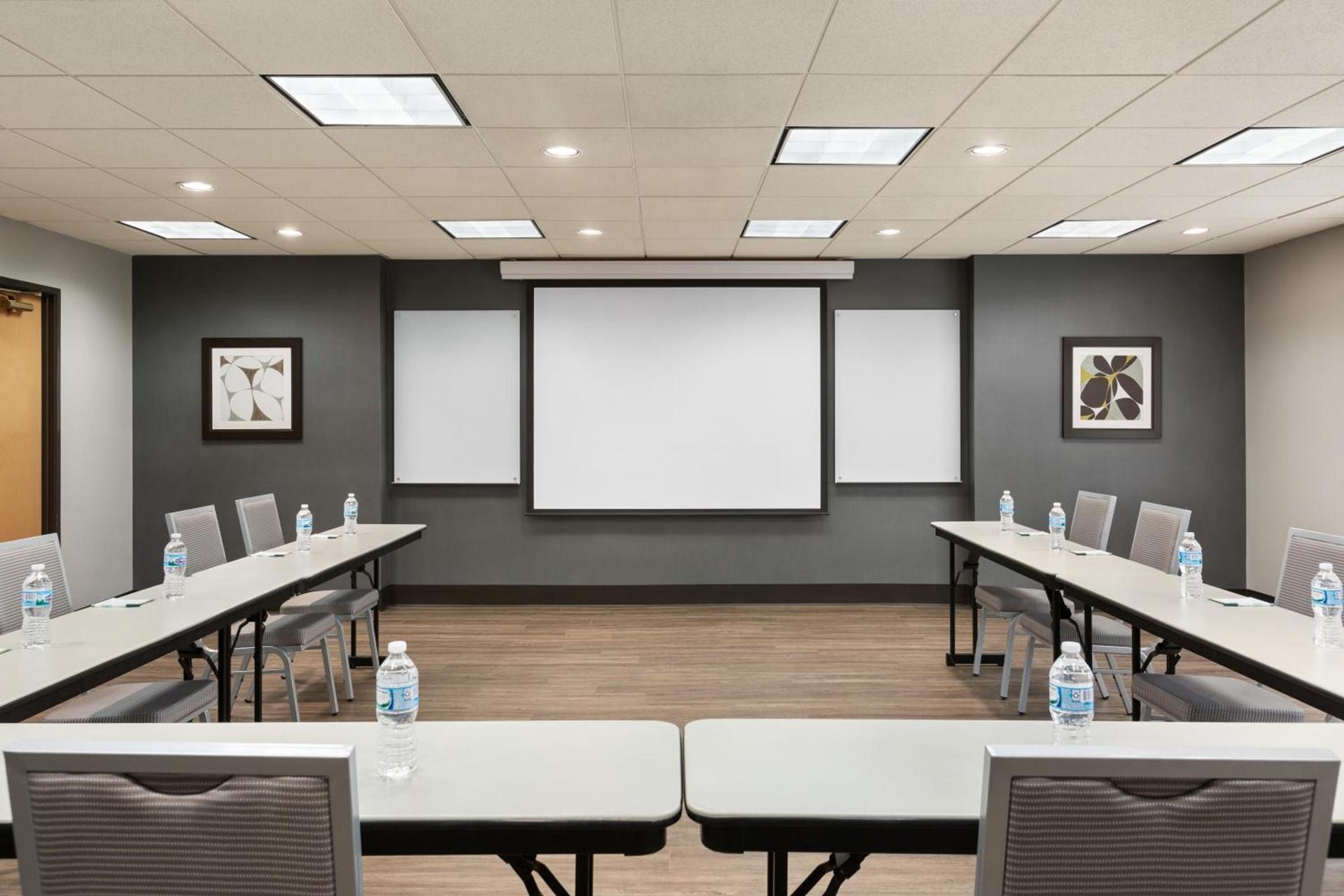 Wingate by Wyndham Cincinnati Blue Ash photo 6