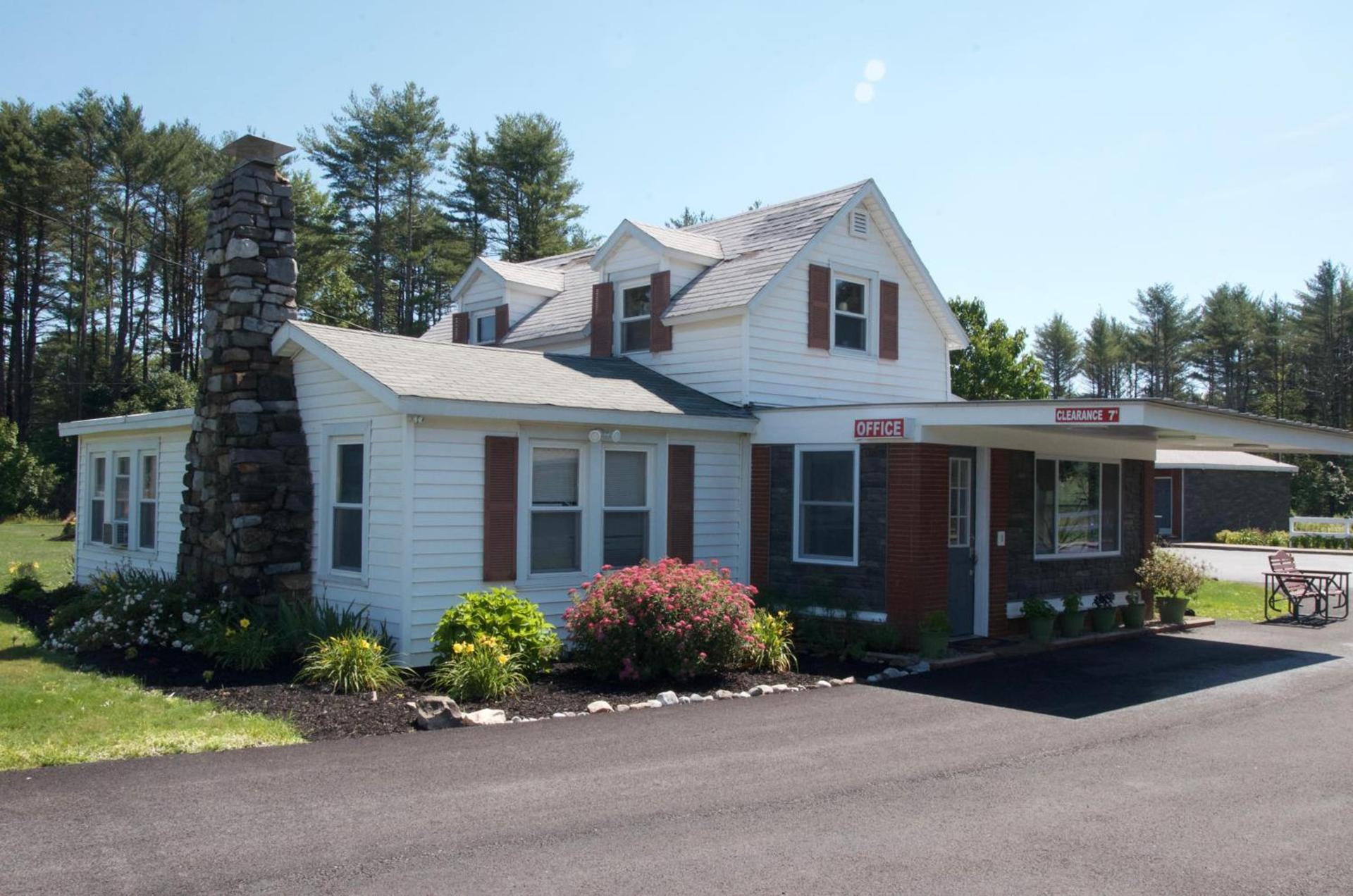Sara Glen Motel - Saratoga Springs-Glens Falls photo 25