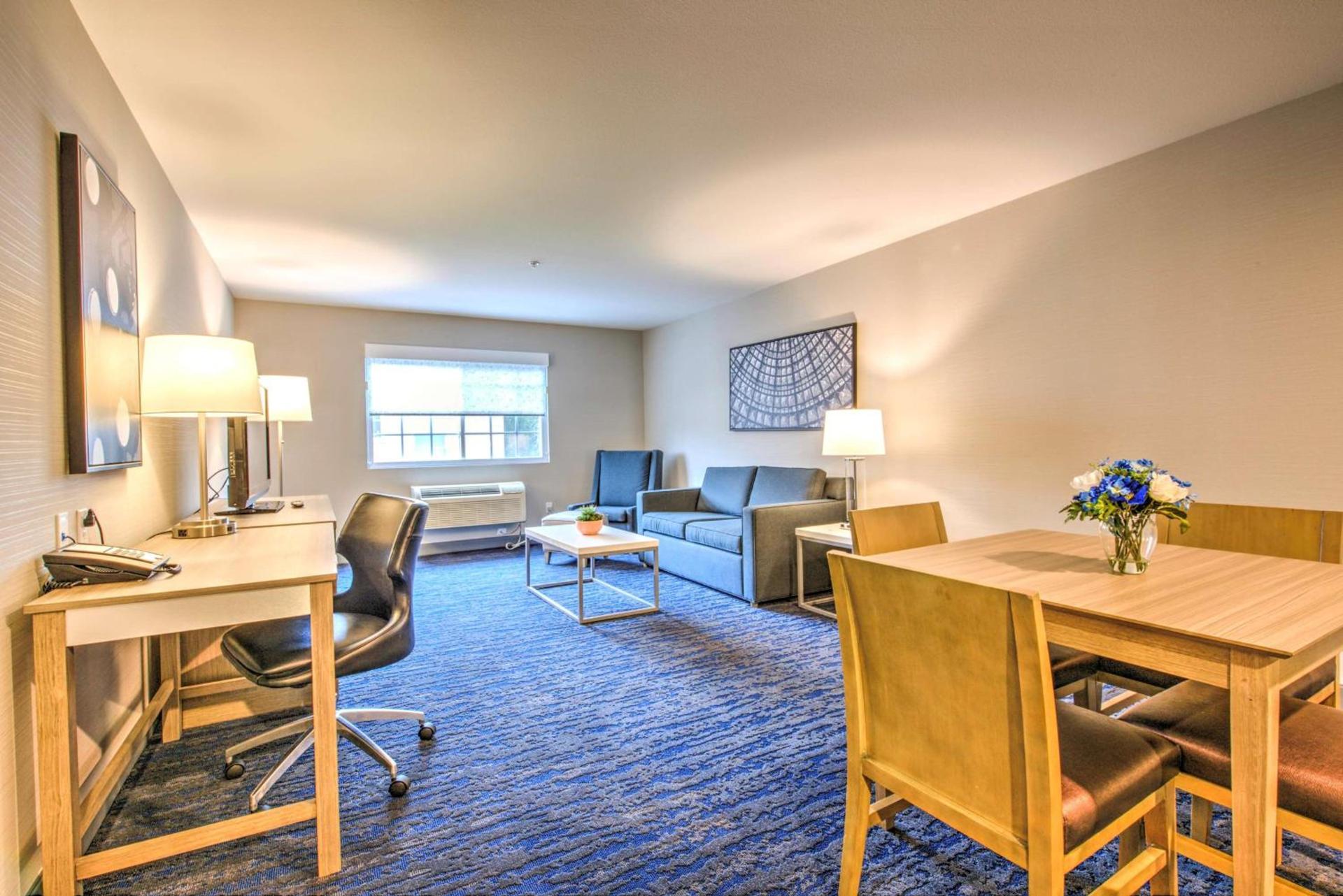 Best Western Plus Media Center Inn & Suites photo 20