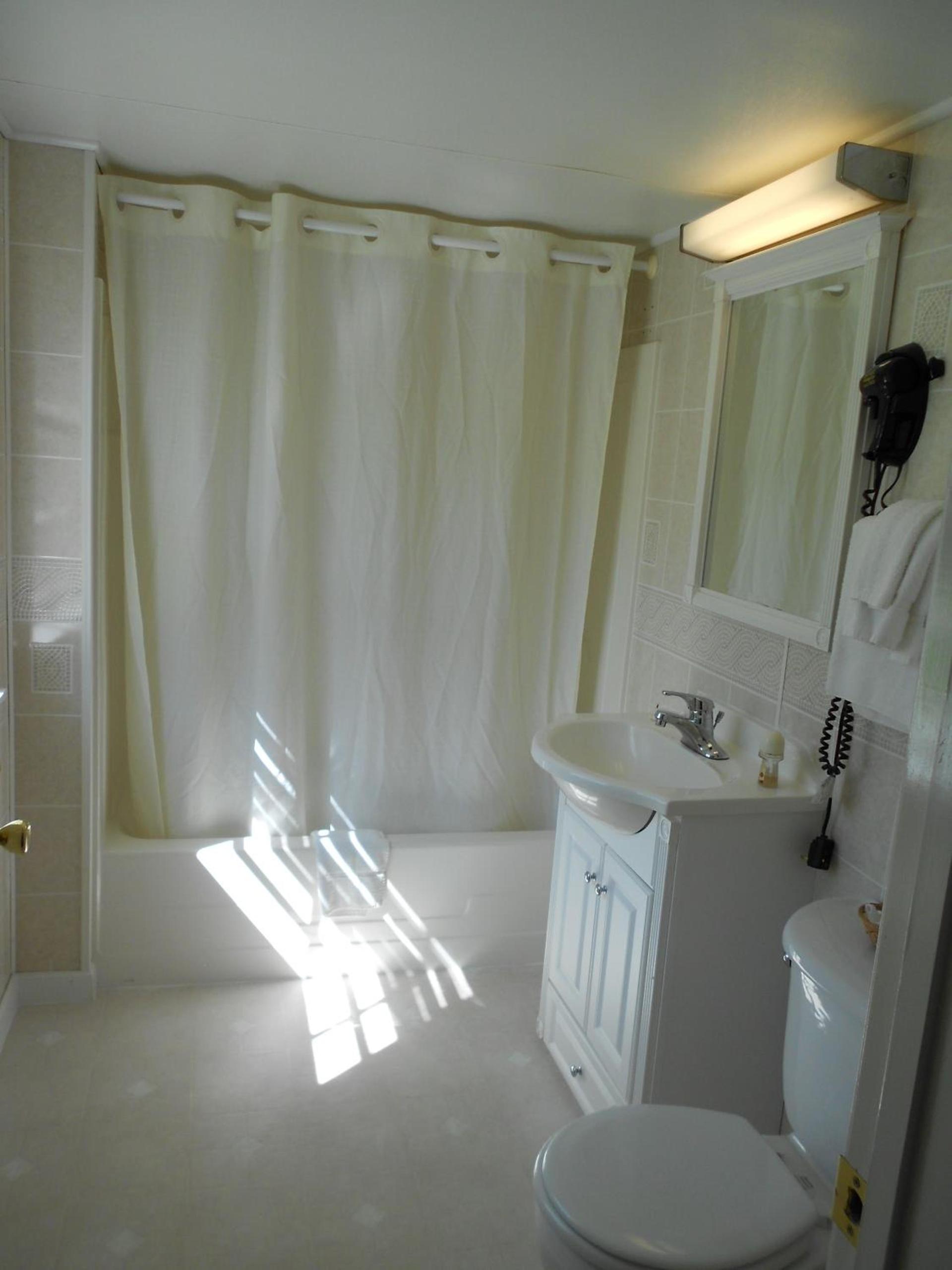 Stonybrook Motel & Lodge photo 36