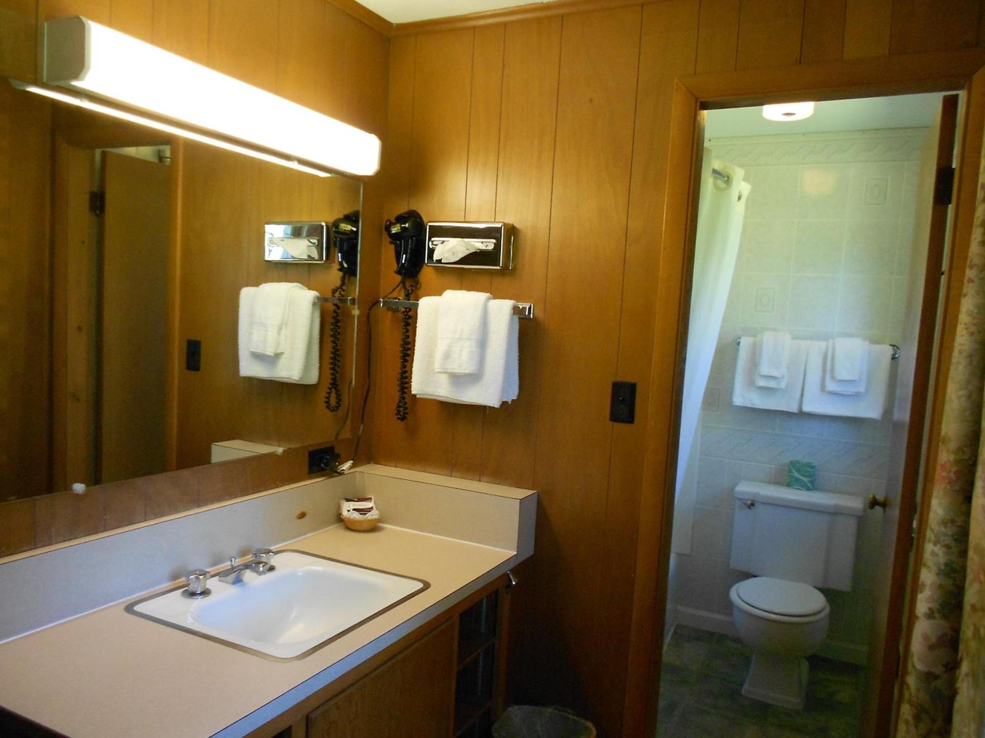 Stonybrook Motel & Lodge photo 37