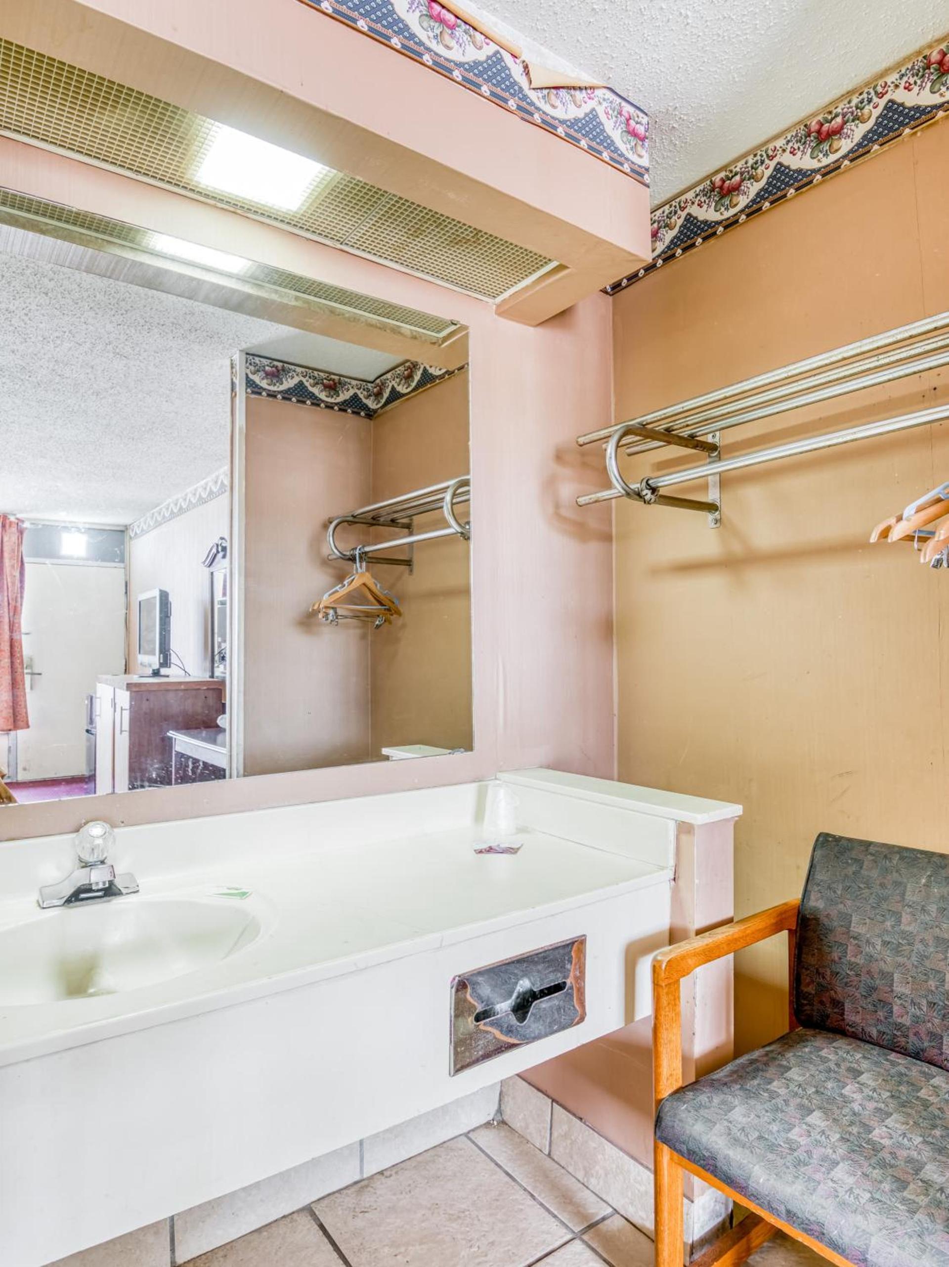 OYO Hotel Jackson North I-55 photo 17