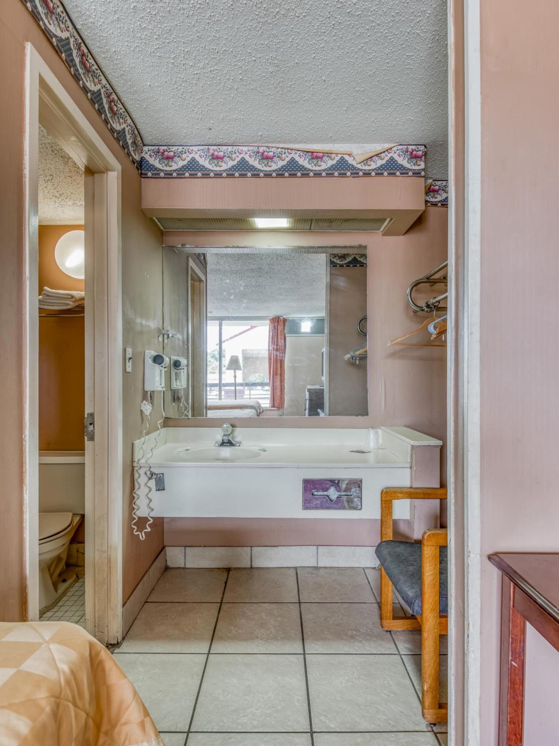 OYO Hotel Jackson North I-55 photo 28