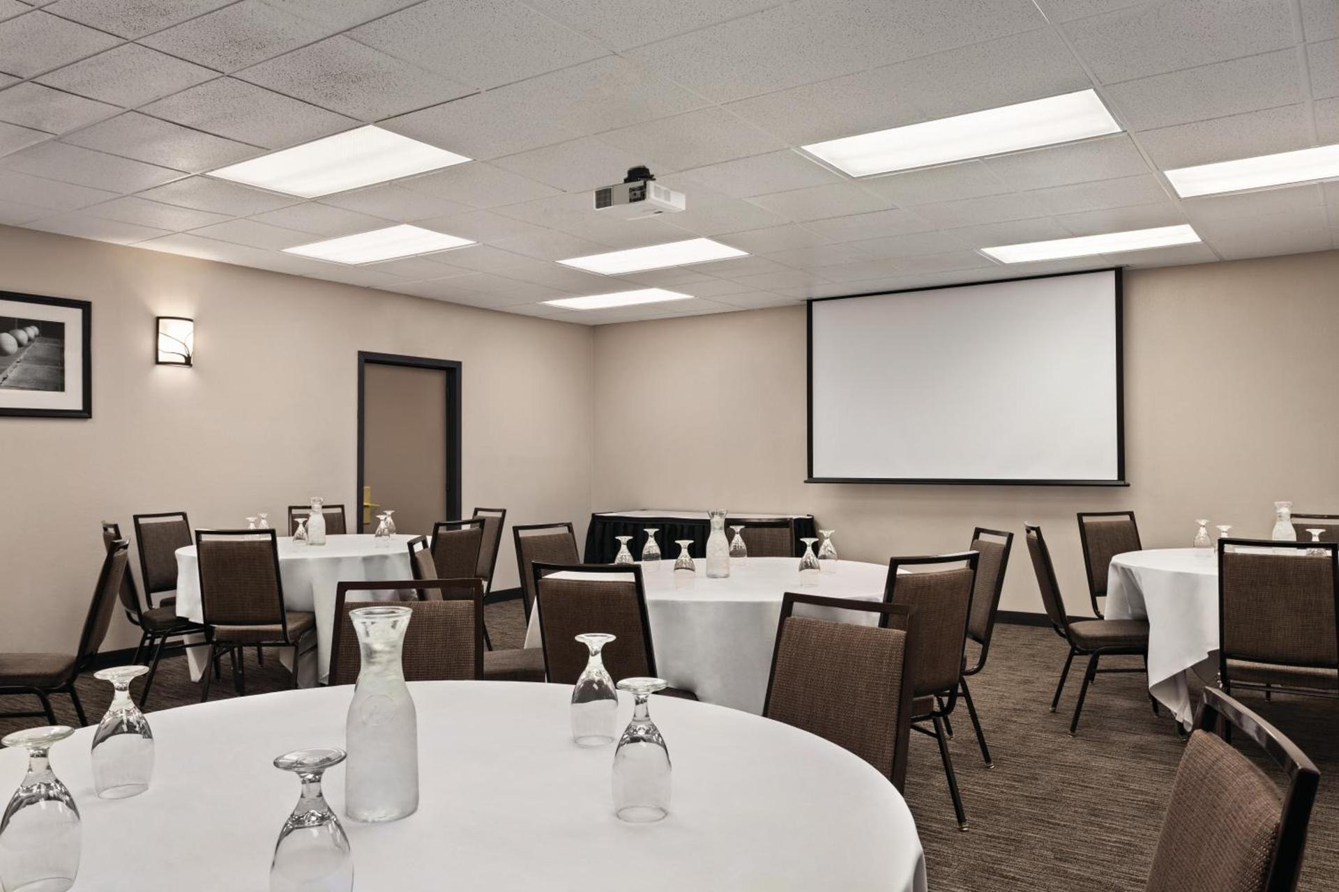 Country Inn & Suites by Radisson, Woodbury, MN photo 38