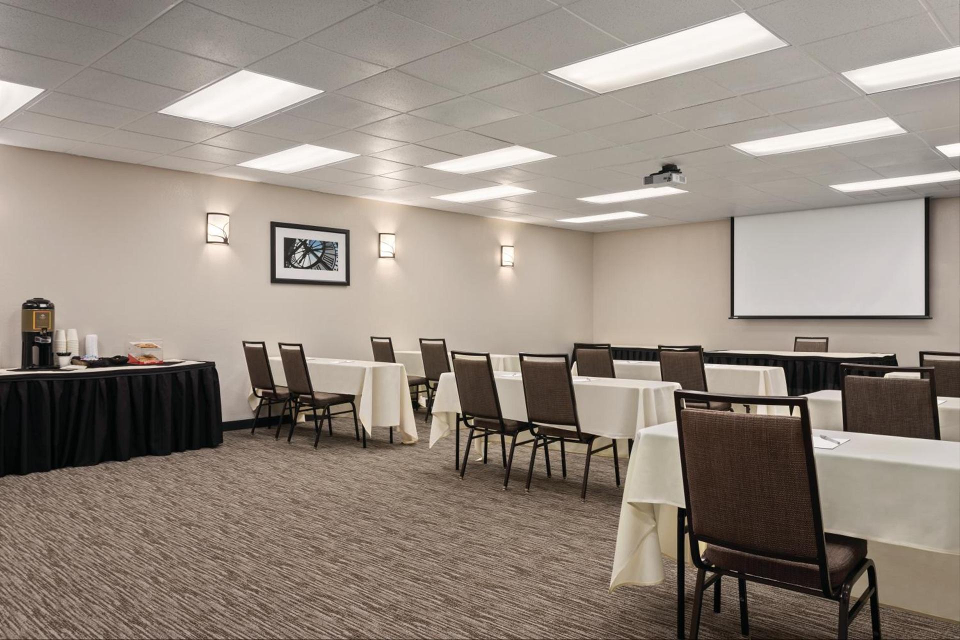 Country Inn & Suites by Radisson, Woodbury, MN photo 39