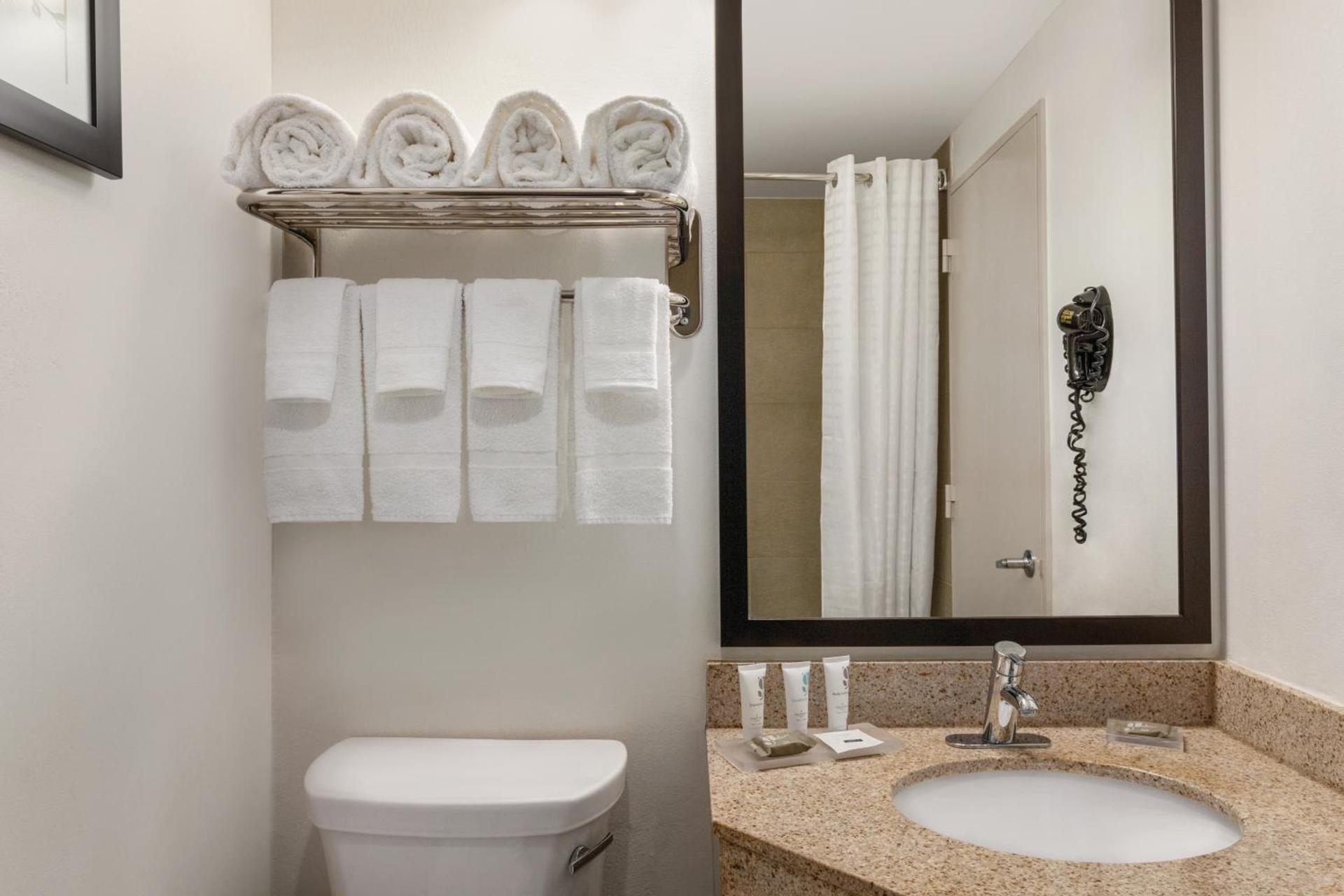 Country Inn & Suites by Radisson, Woodbury, MN photo 26