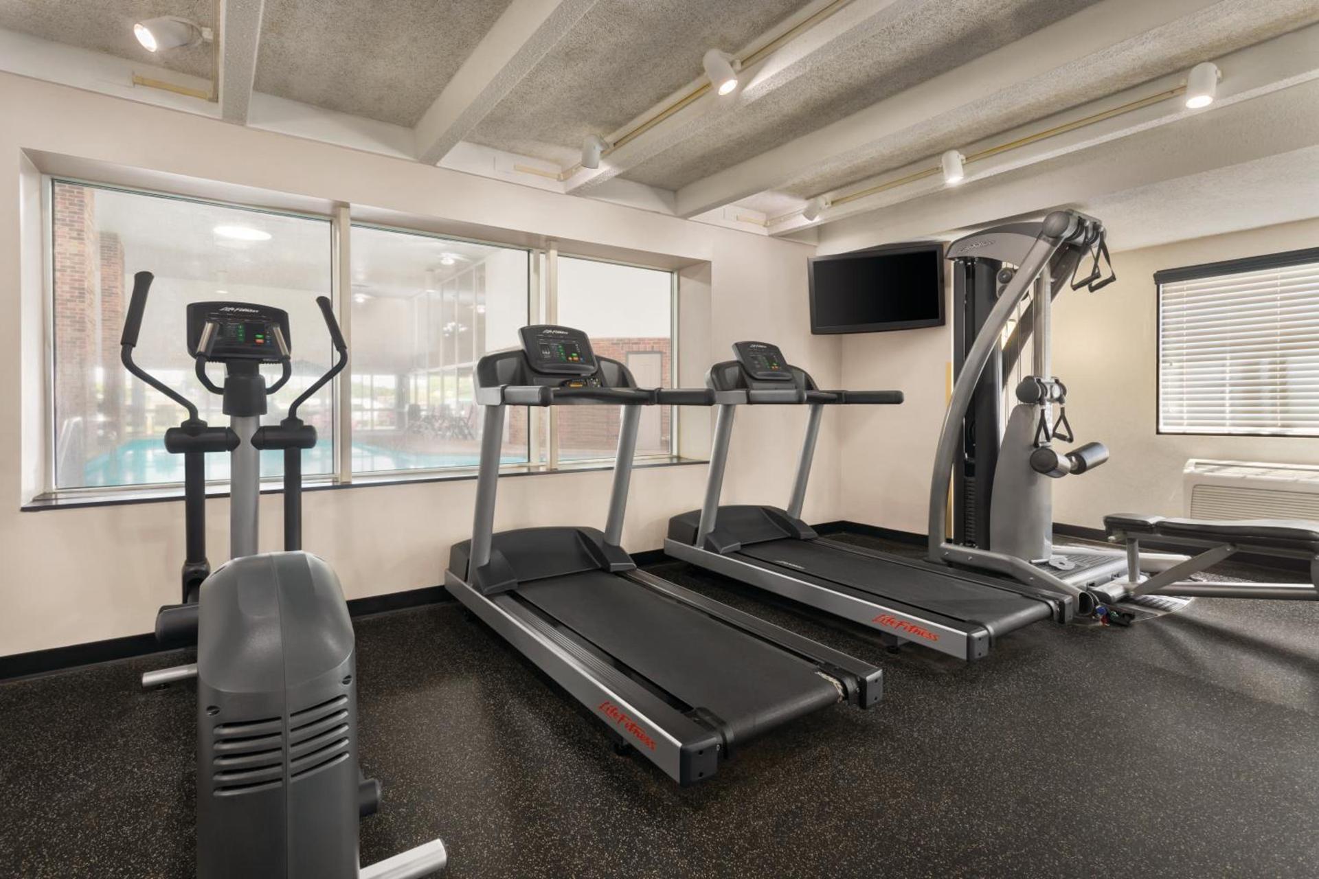 Country Inn & Suites by Radisson, Woodbury, MN photo 40