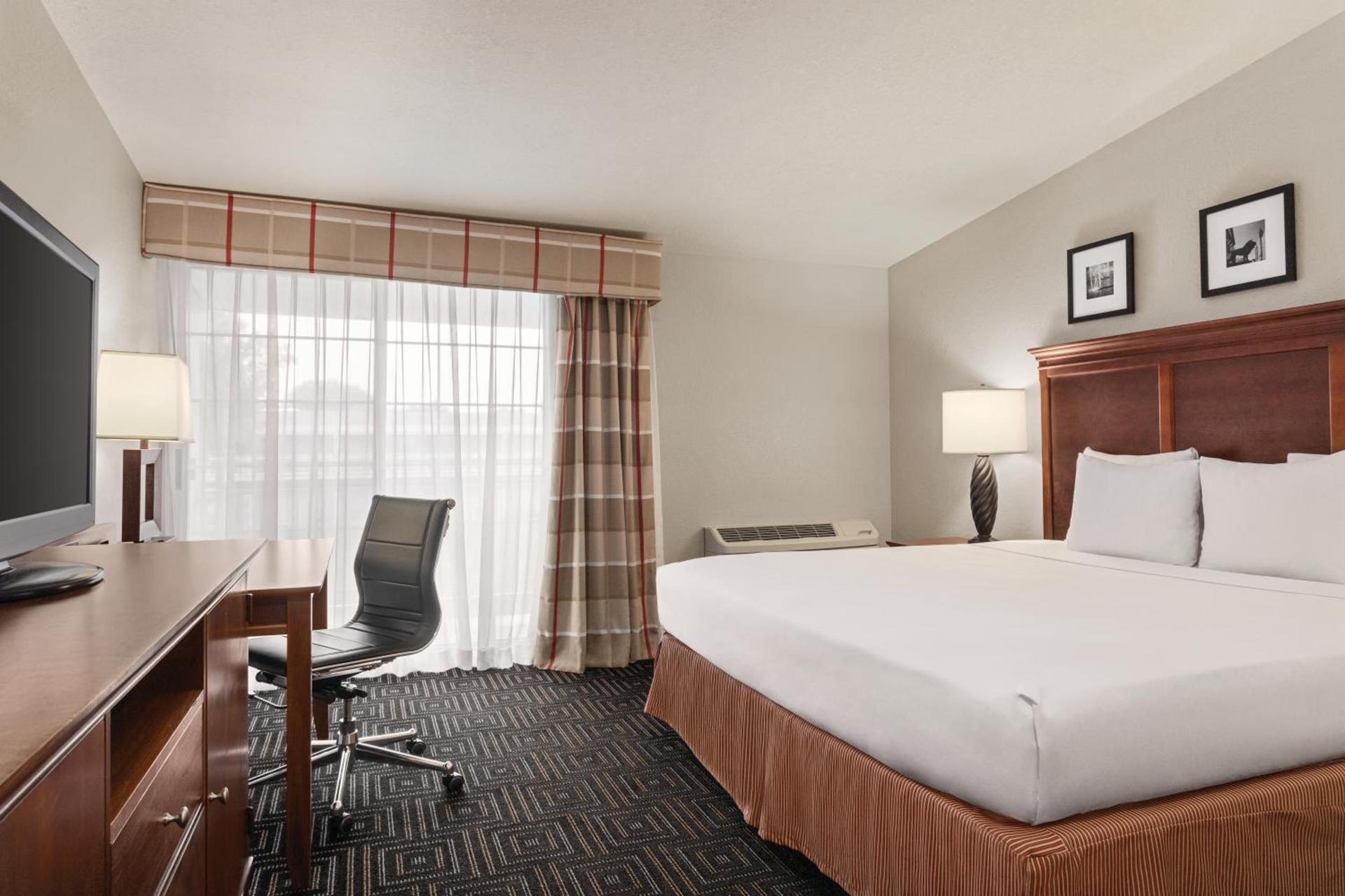 Country Inn & Suites by Radisson, Woodbury, MN photo 32