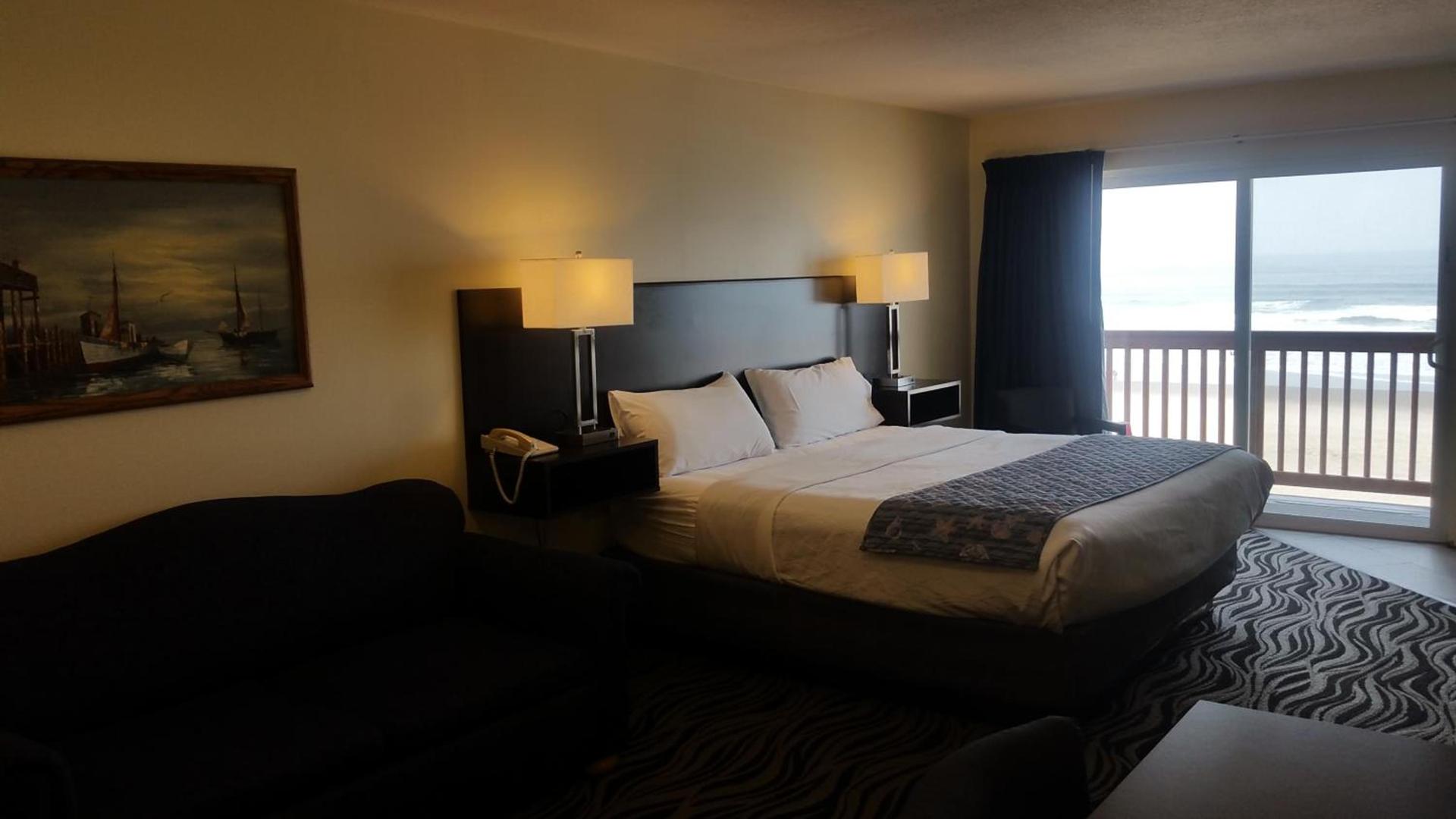 Tradewinds Motel photo 24
