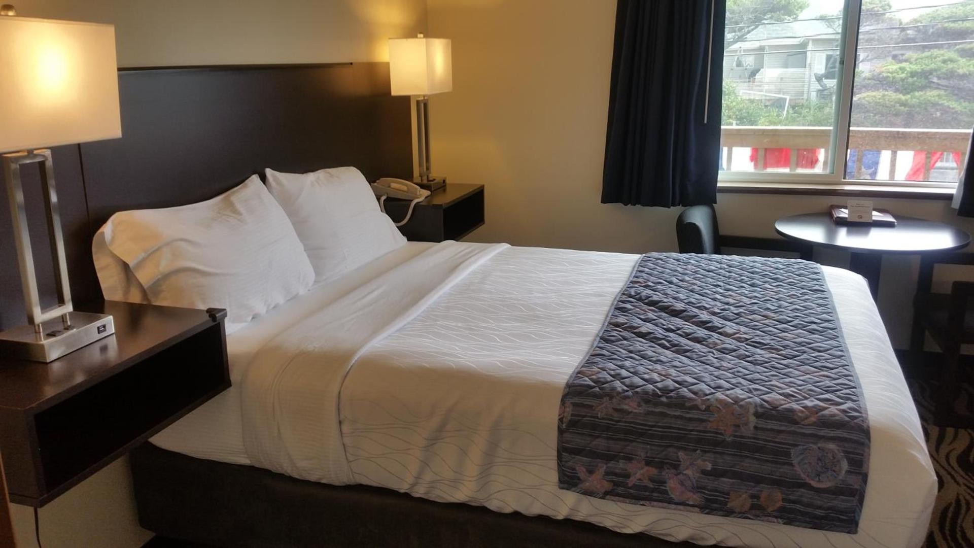 Tradewinds Motel photo 6