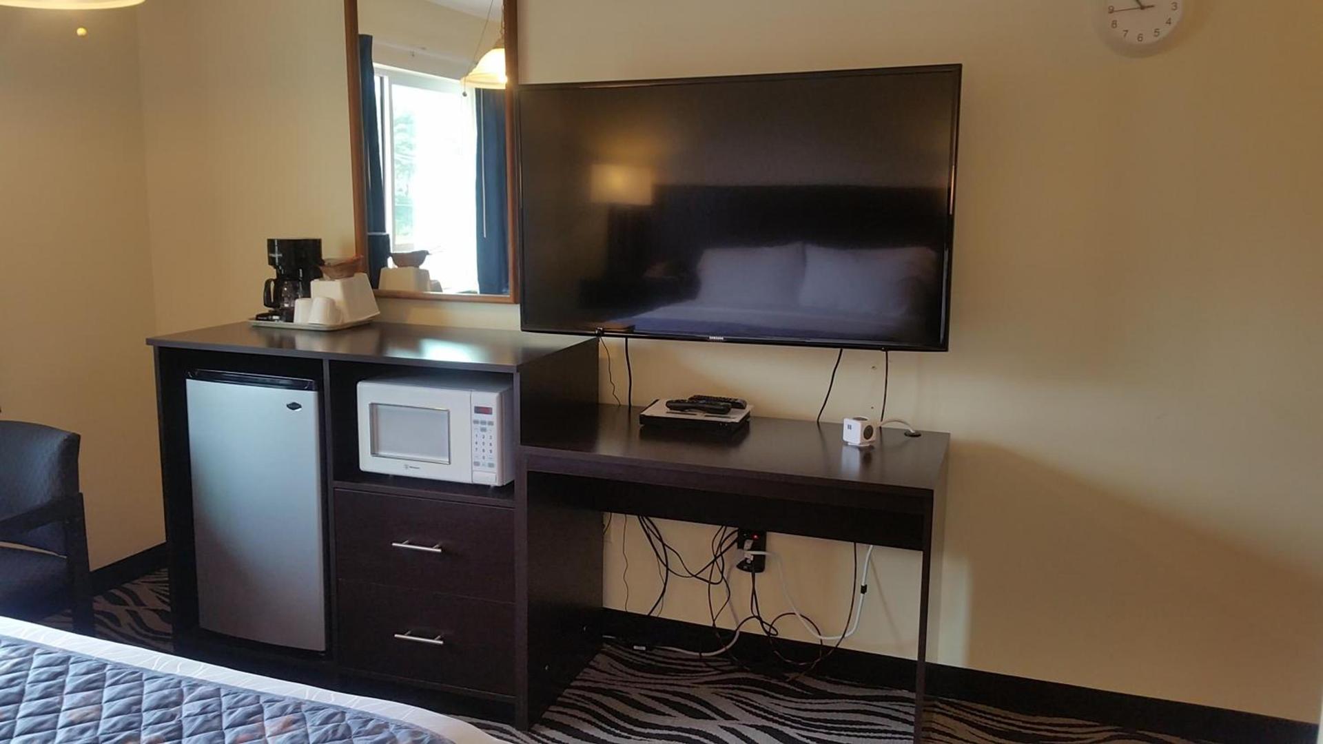 Tradewinds Motel photo 8
