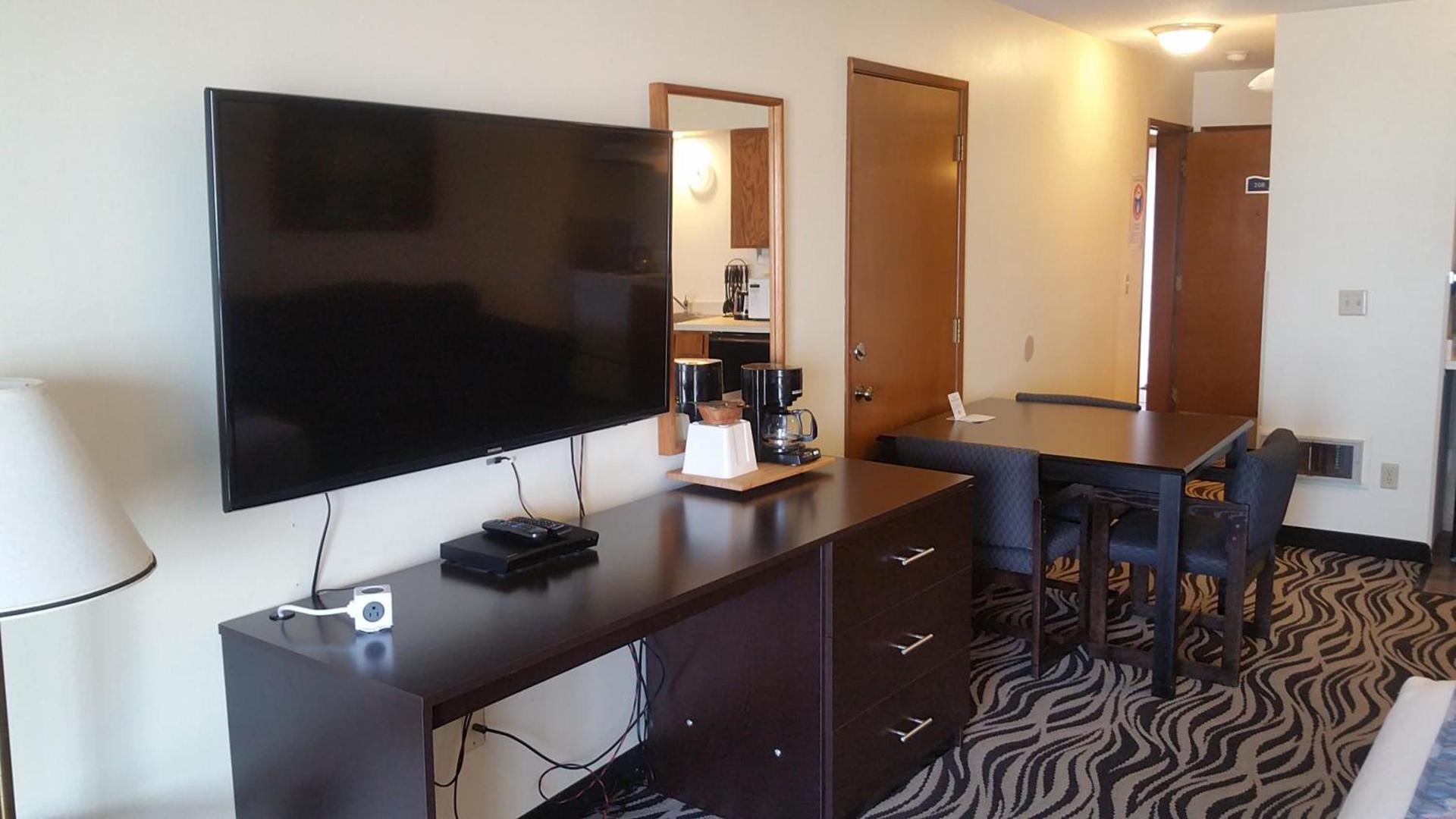 Tradewinds Motel photo 12