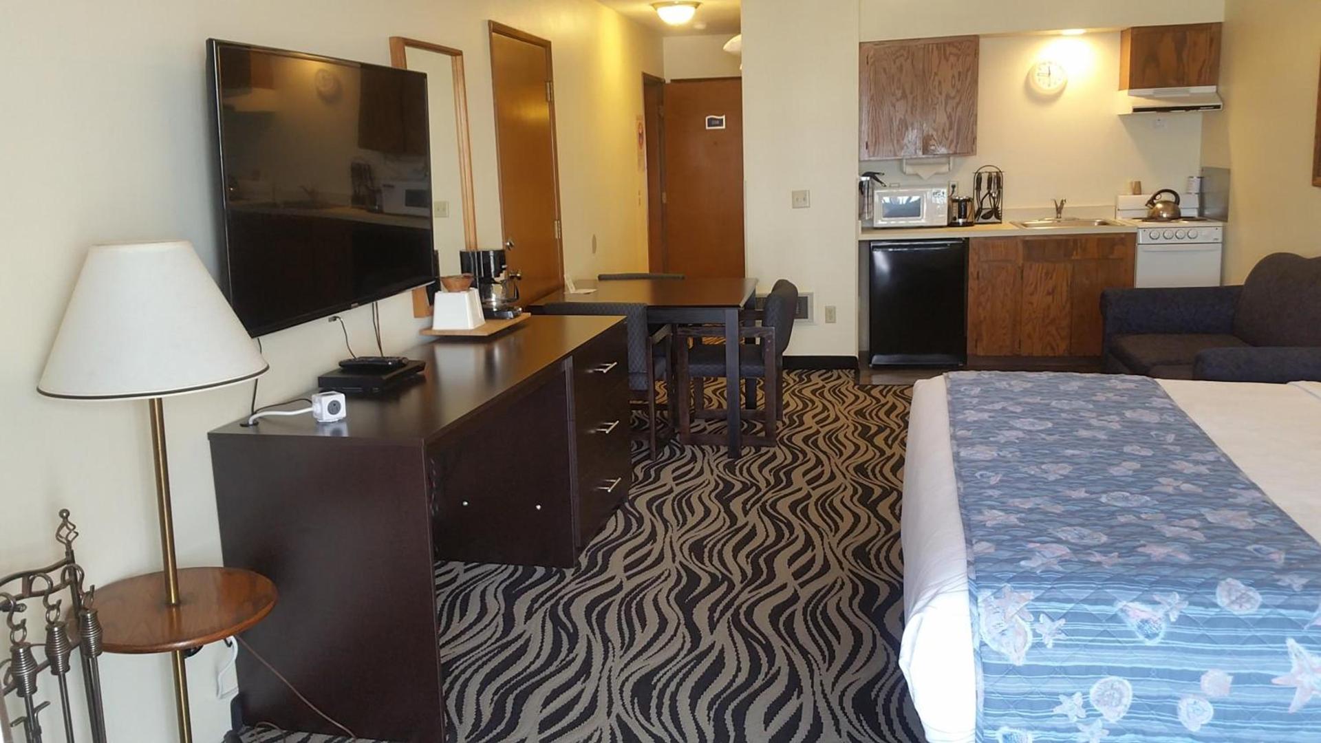 Tradewinds Motel photo 18