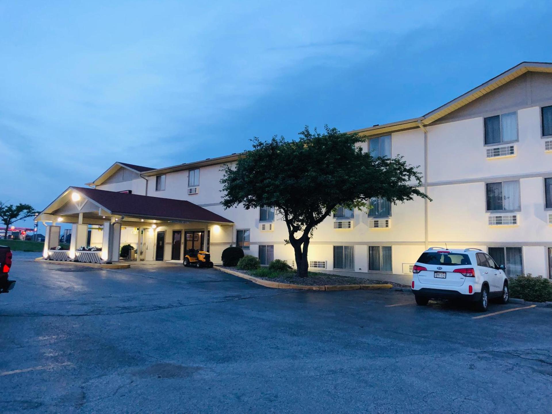 Super 8 by Wyndham Omaha SW photo 58