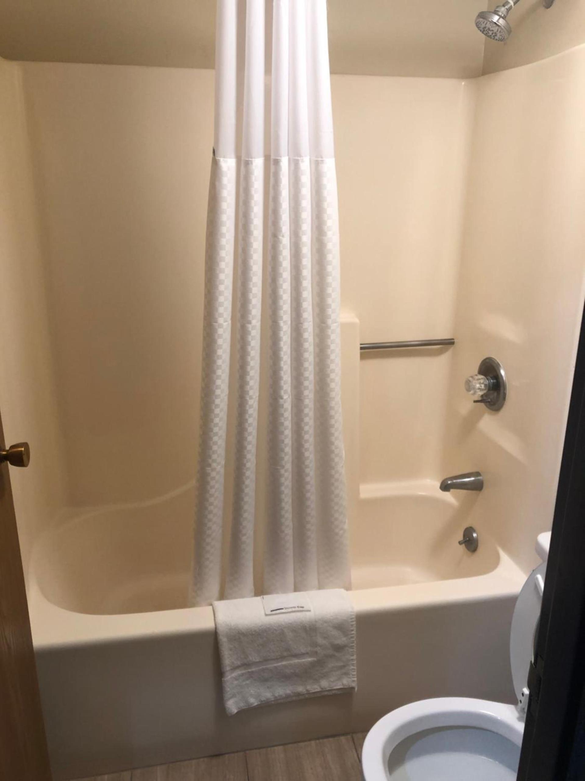 Super 8 by Wyndham Omaha SW photo 57