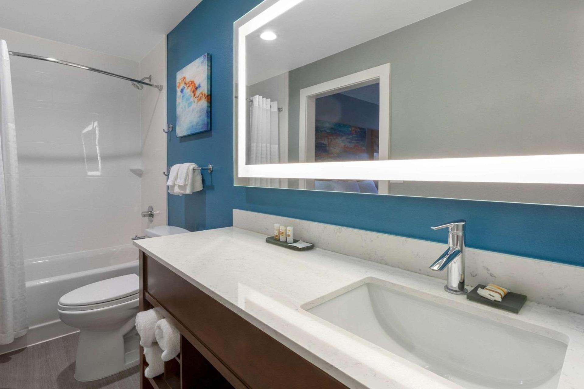 La Quinta by Wyndham Ft. Myers - Sanibel Gateway photo 24