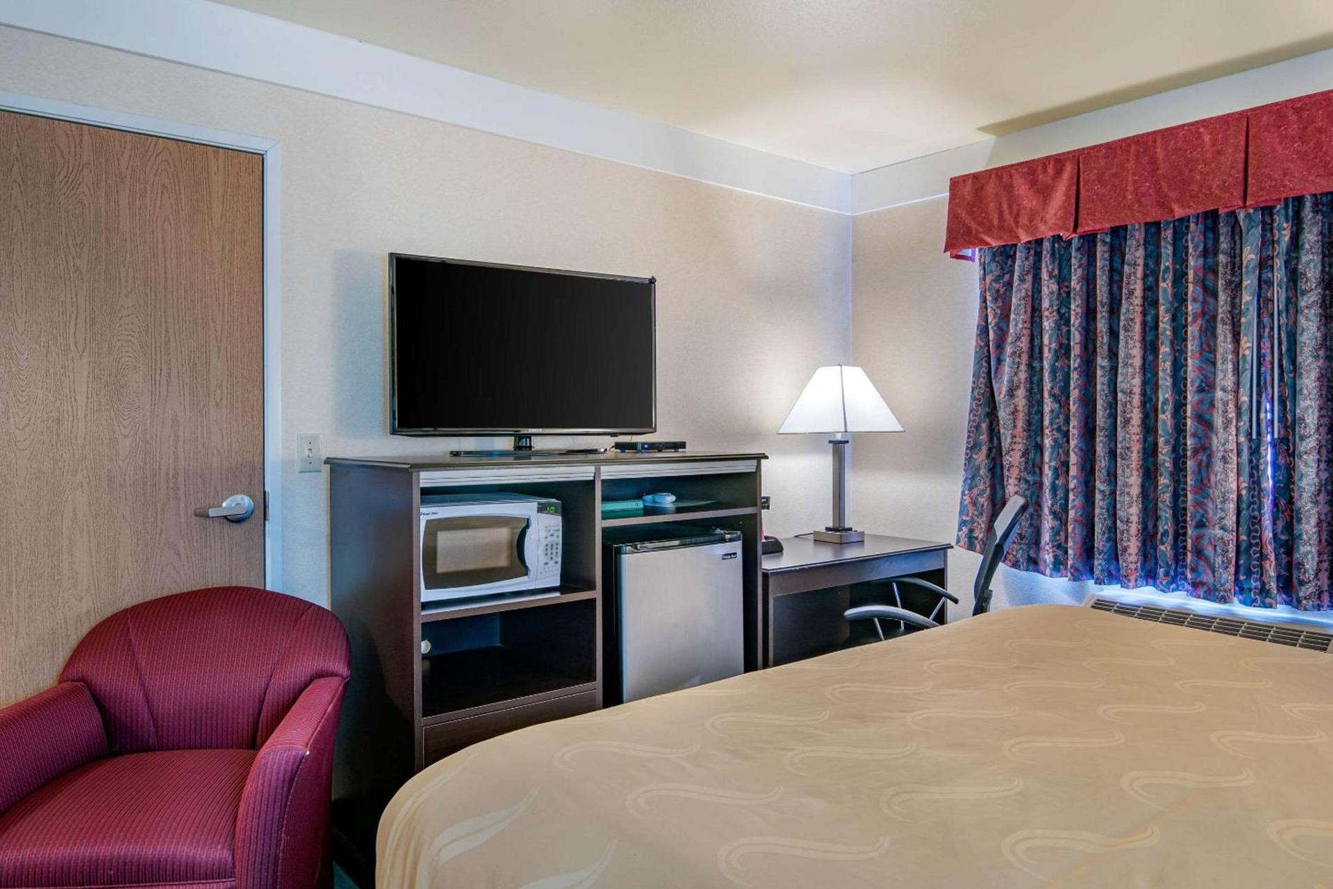 Quality Inn Bend North photo 32
