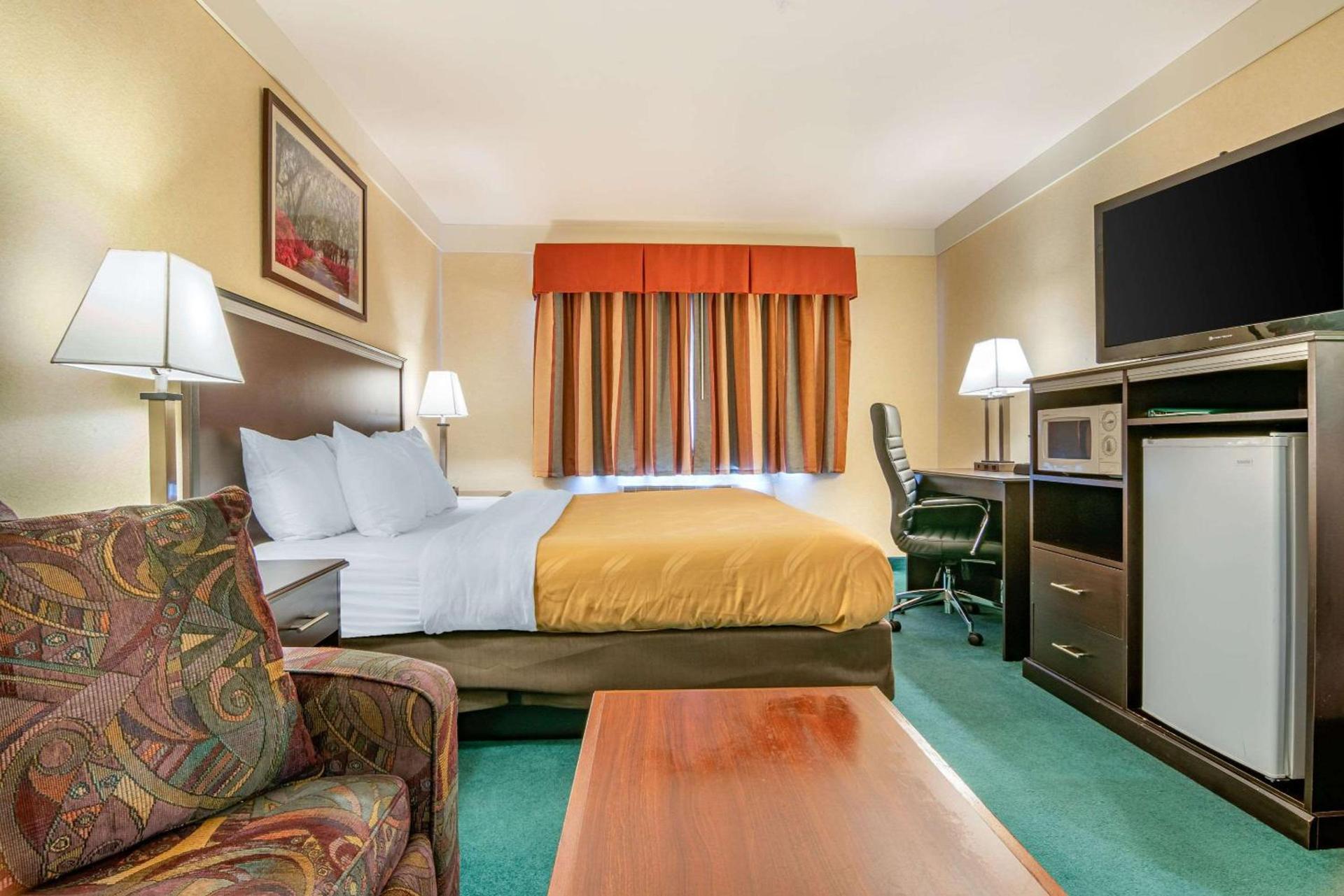 Quality Inn Bend North photo 29