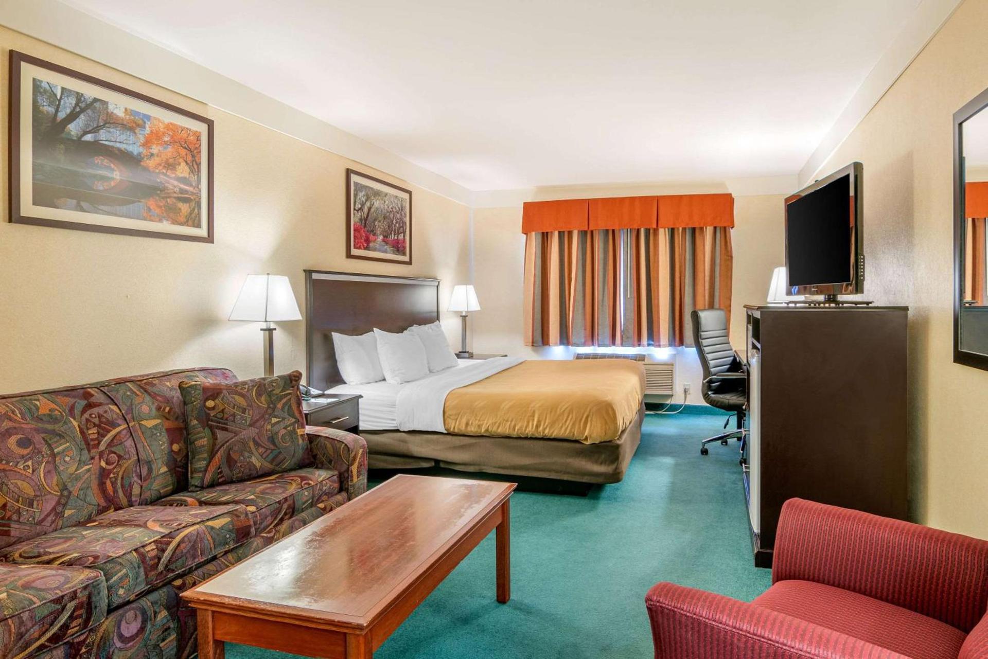 Quality Inn Bend North photo 18