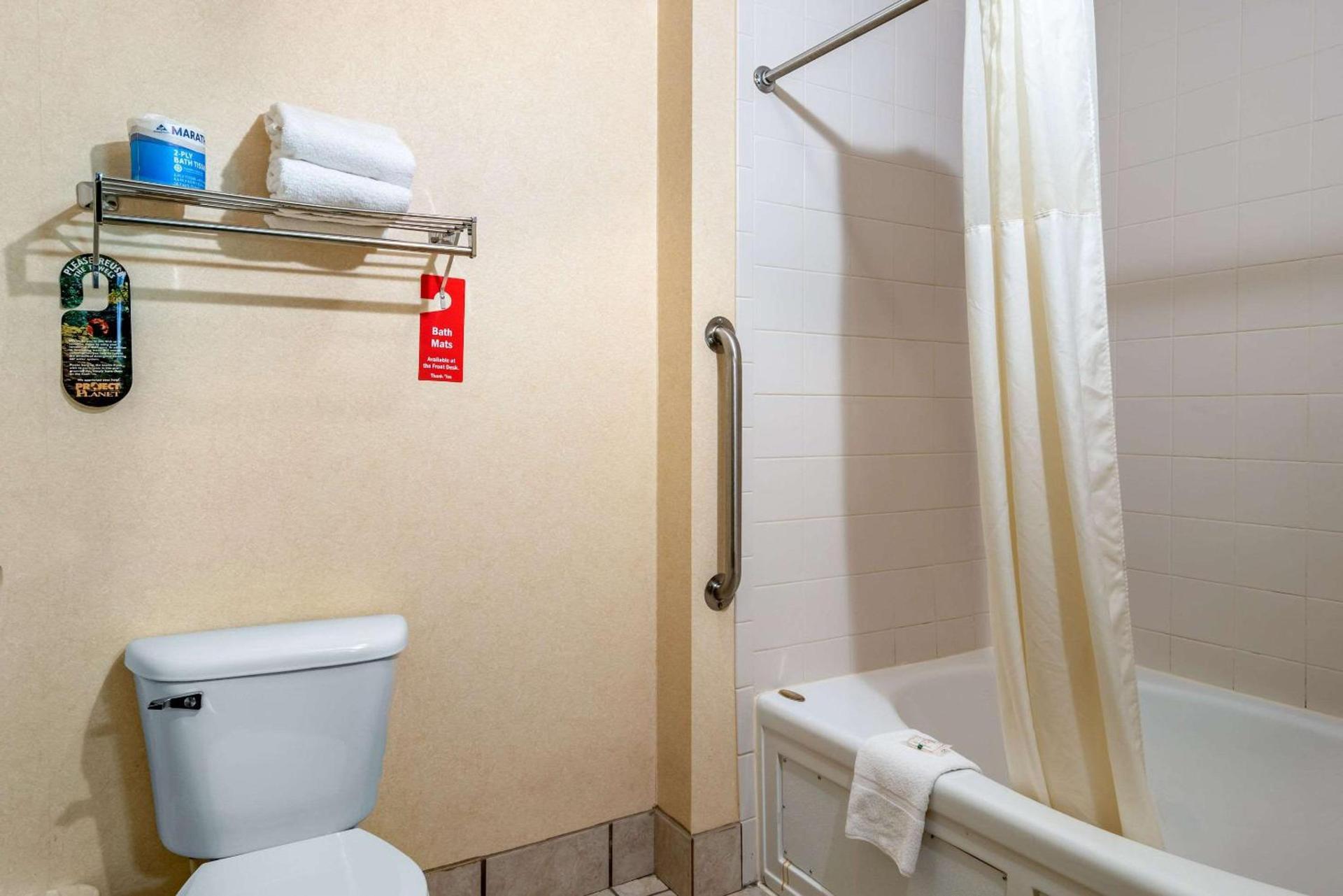 Quality Inn Bend North photo 8