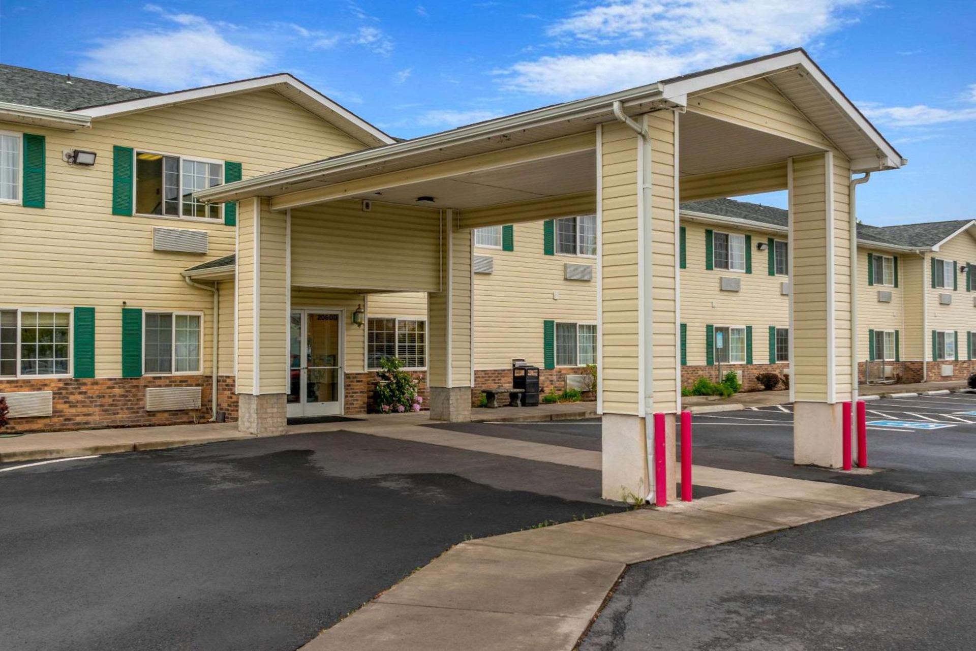 Quality Inn Bend North photo 1