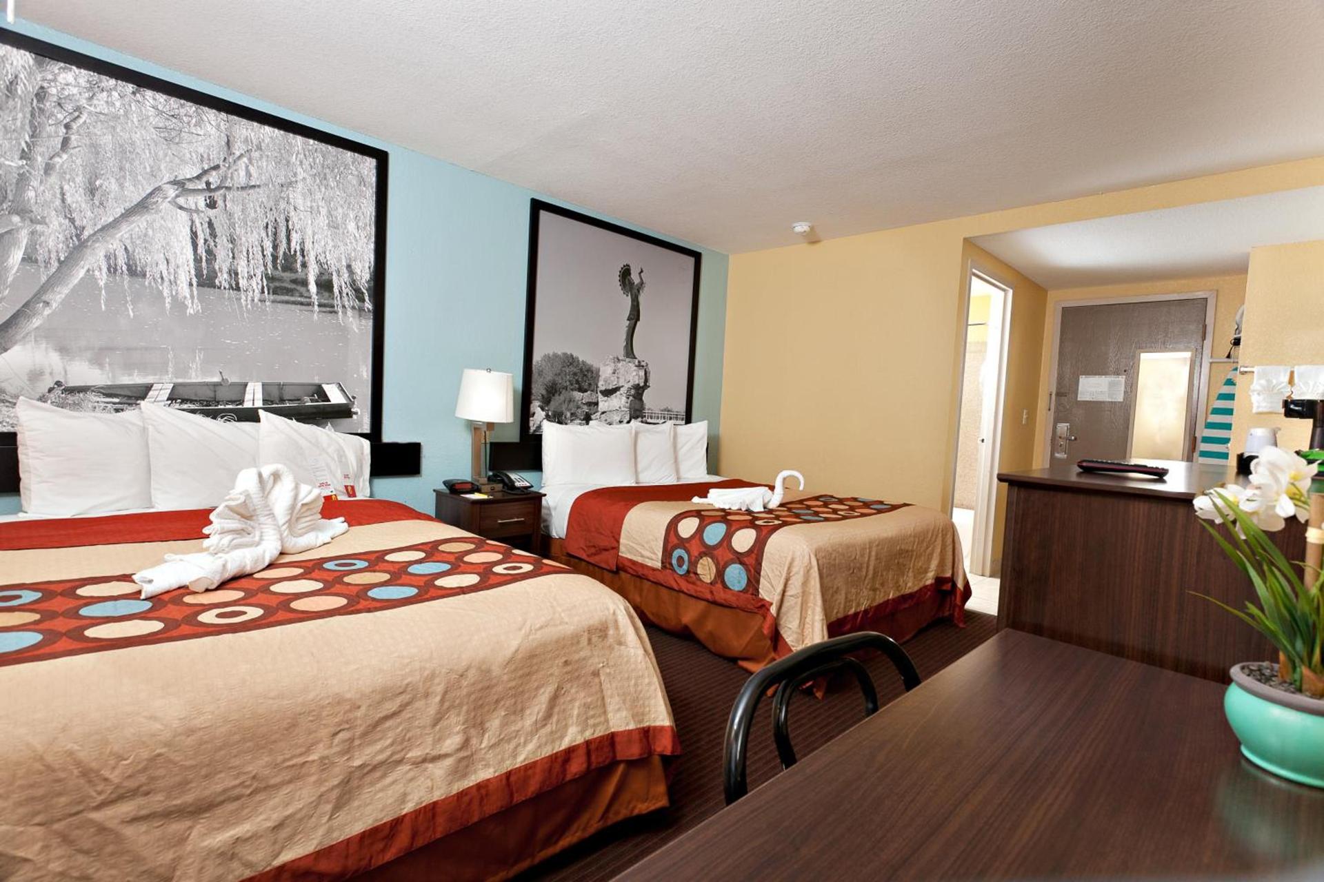 Super 8 by Wyndham Wichita Airport West Kellogg photo 44