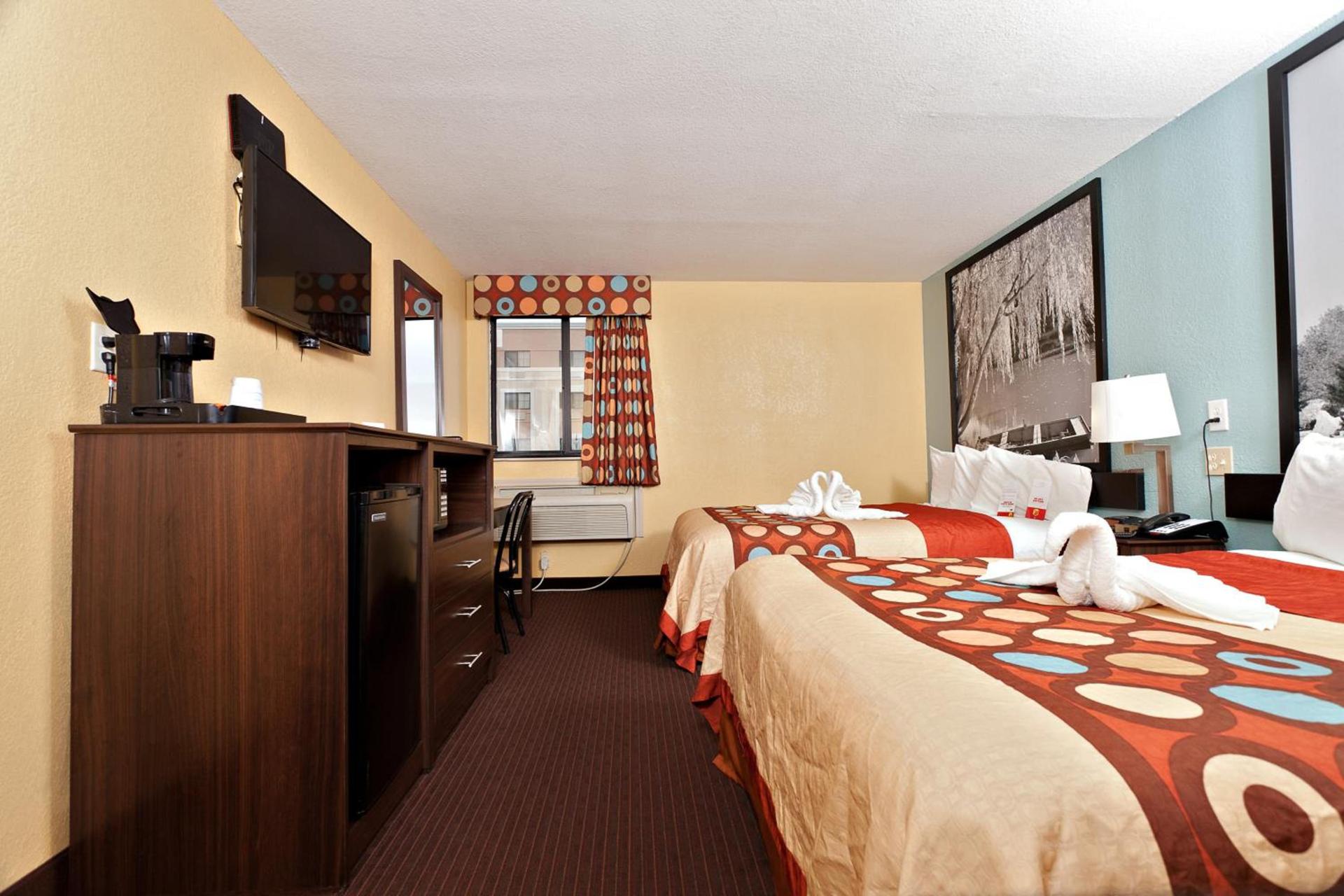 Super 8 by Wyndham Wichita Airport West Kellogg photo 45