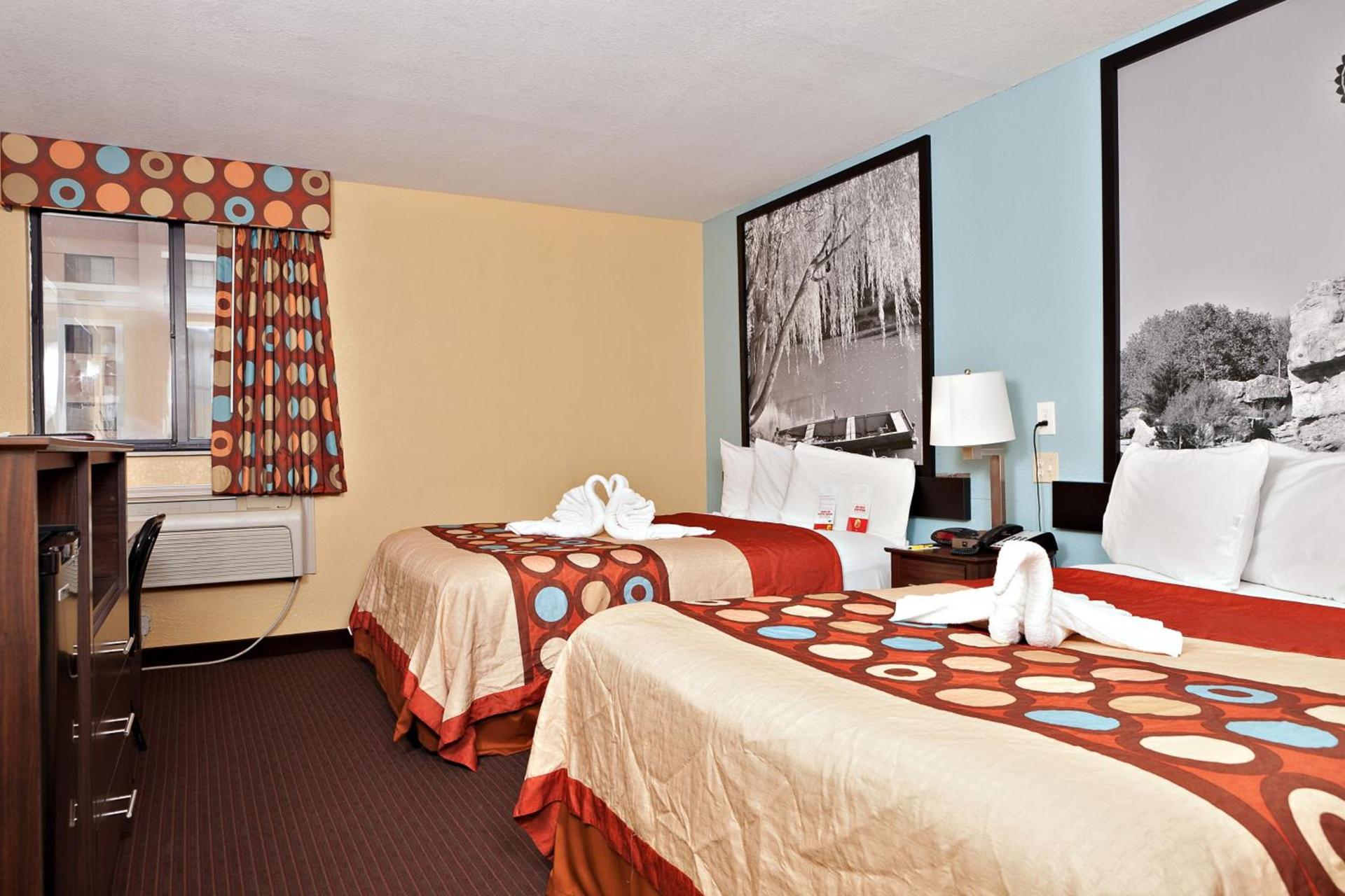 Super 8 by Wyndham Wichita Airport West Kellogg photo 48