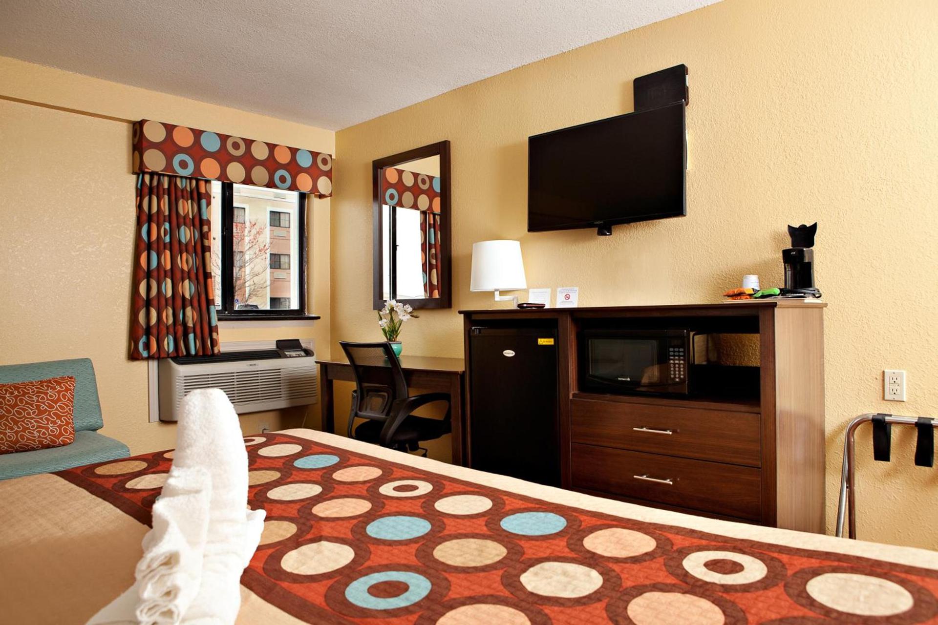 Super 8 by Wyndham Wichita Airport West Kellogg photo 42
