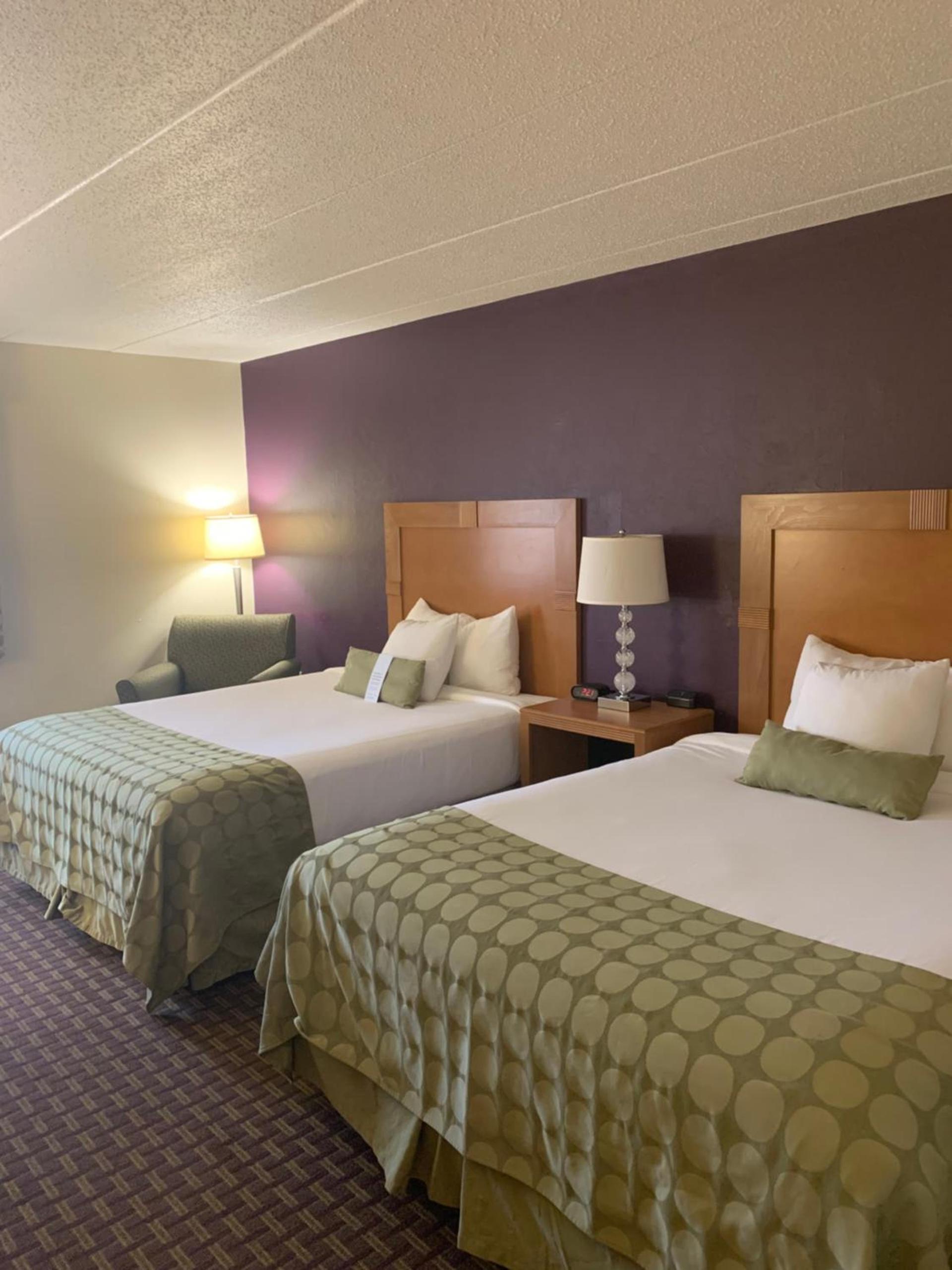 Ramada by Wyndham Marquette photo 29
